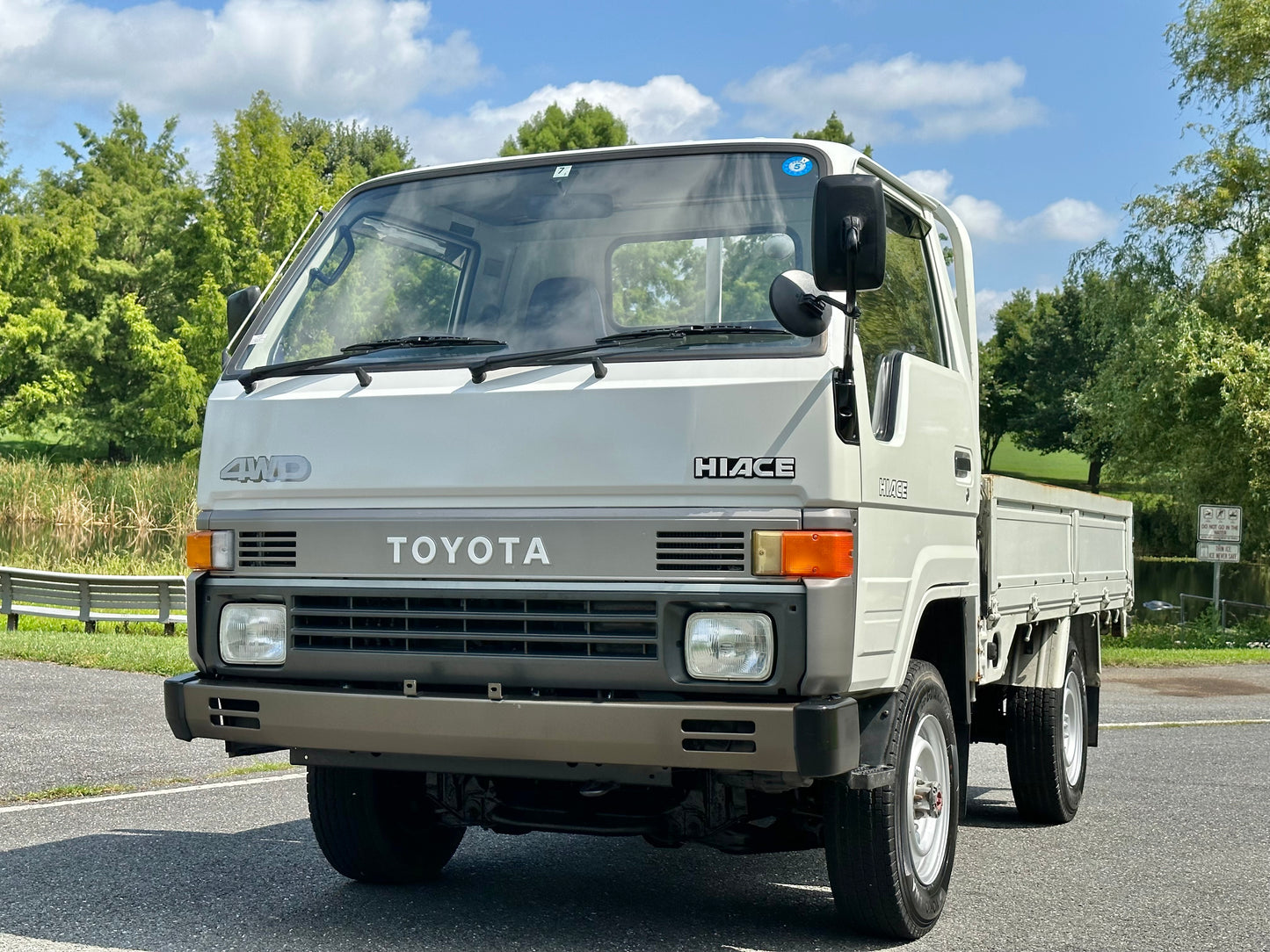 1990 TOYOTA HIACE LH85