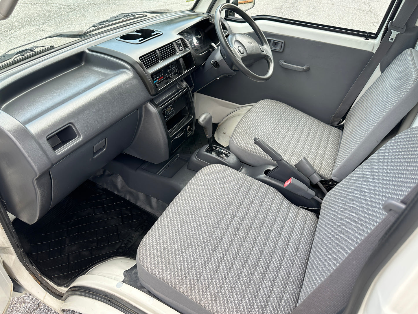 2000 DAIHATSU HIJET TWIN CAM 4WD - AUTOMATIC - A/C — LOT#638