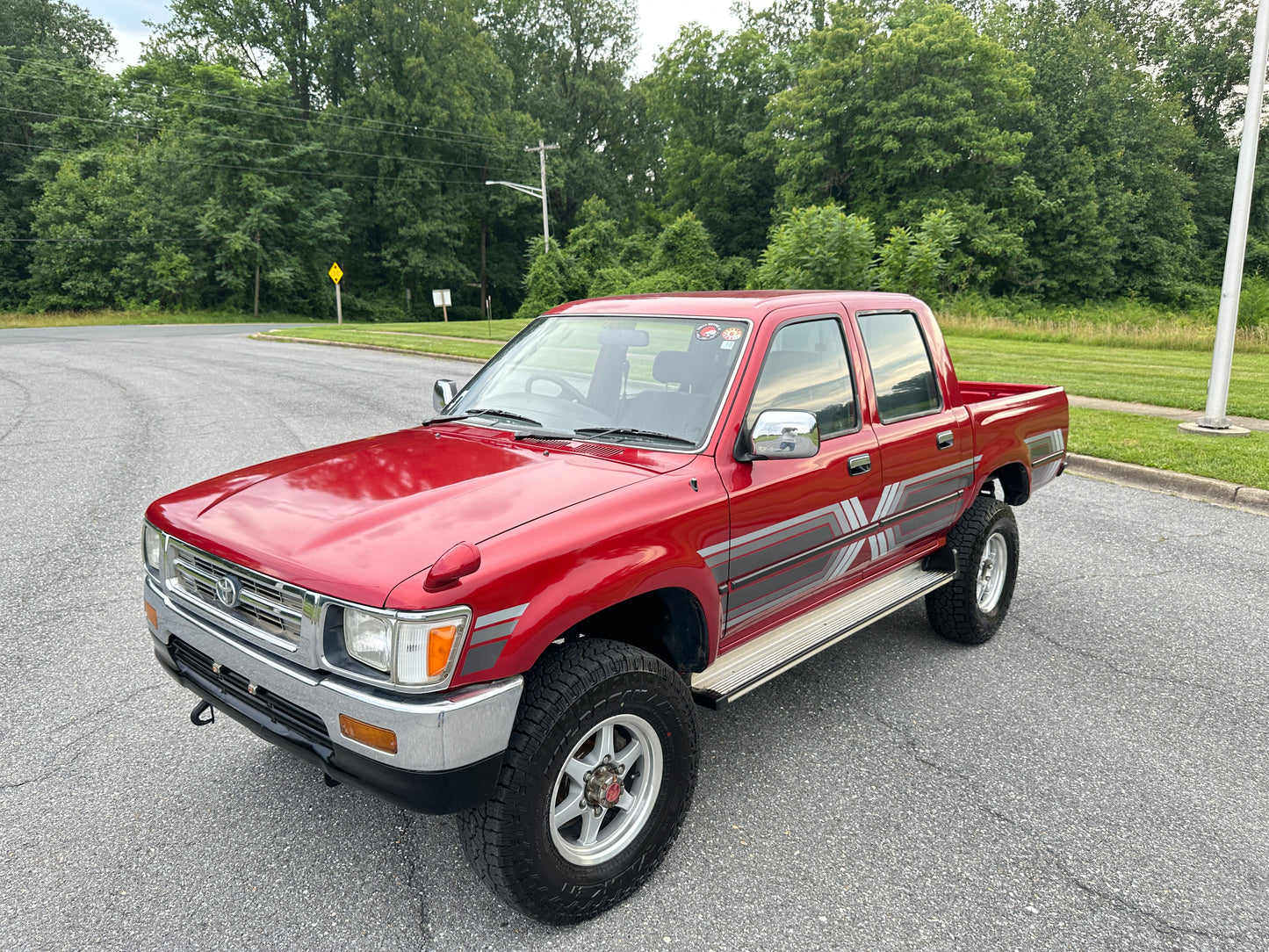 1992 TOYOTA HILUX DOUBLE CAB PICKUP 4WD - DIESEL & 5-SPEED