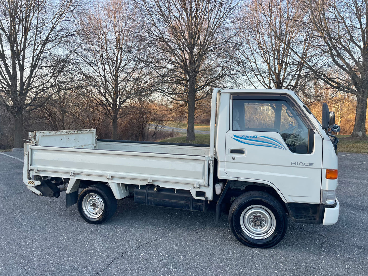 1995 TOYOTA HIACE CUSTOM LY151