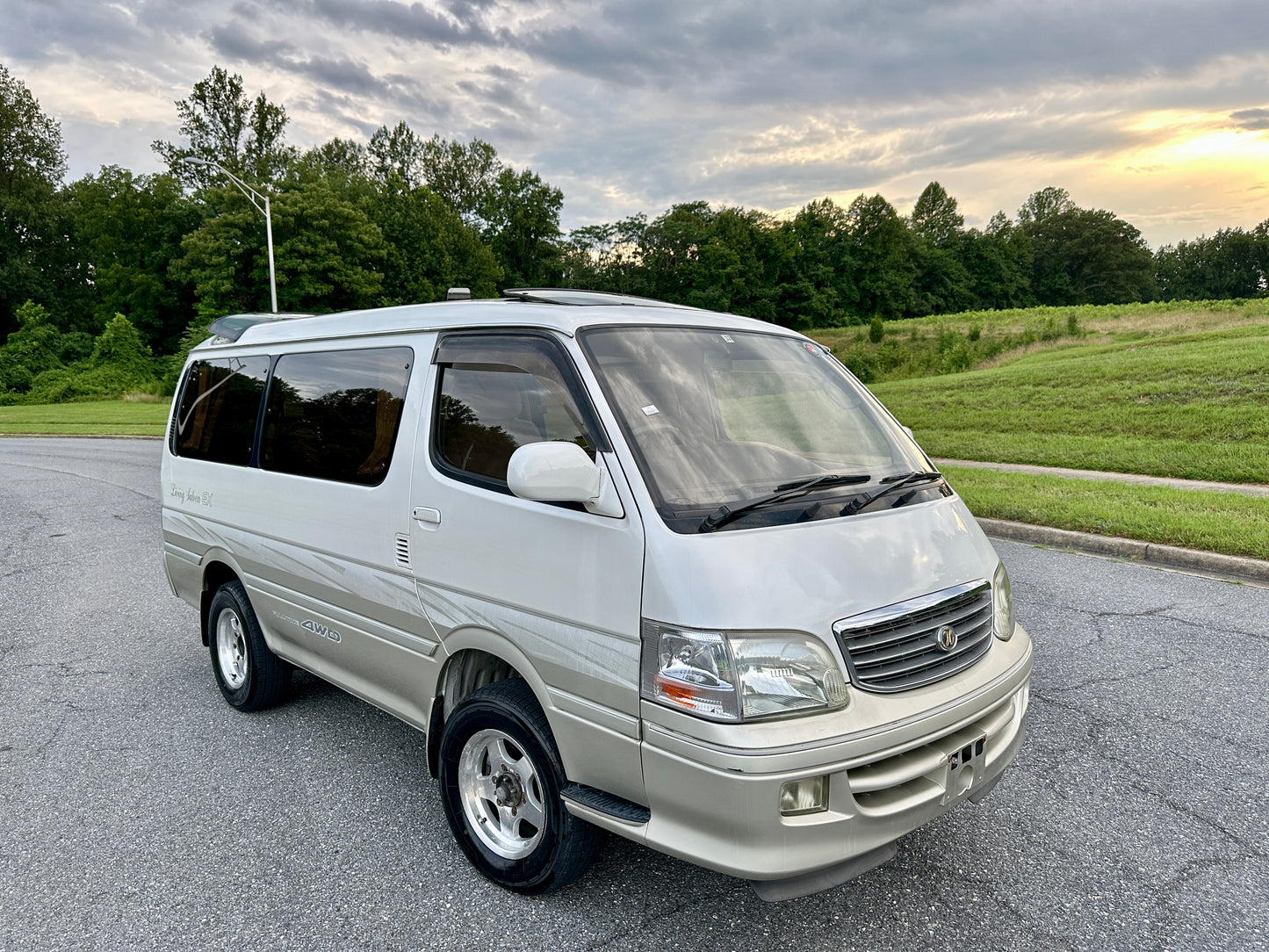 1999 TOYOTA HIACE SUPER CUSTOM LIVING SALOON EX 4WD — INTERCOOLER TURBO DIESEL — LOT#593
