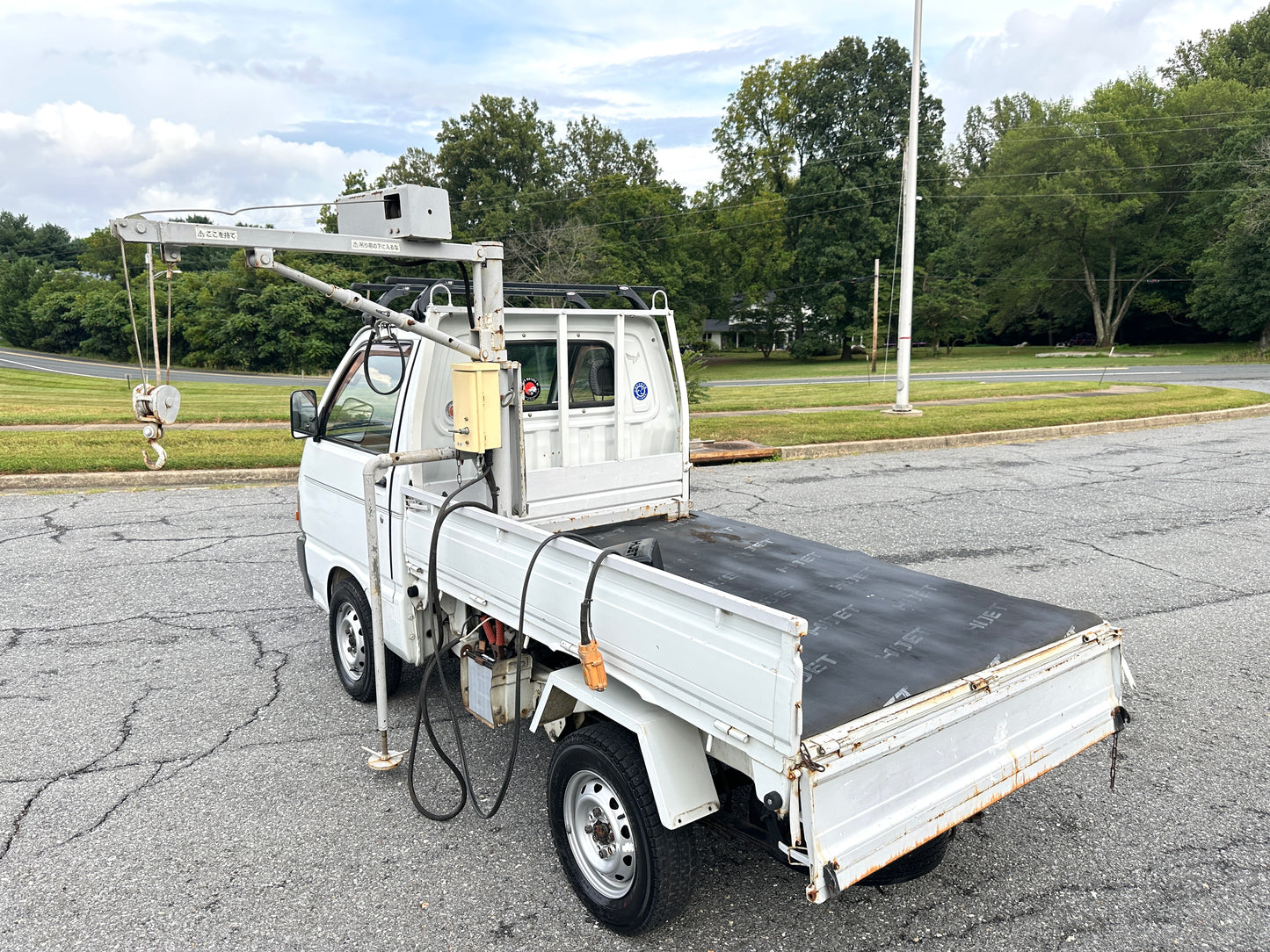 1992 DAIHATSU HIJET 4WD SCISSOR LIFT DUMP WITH CRANE — LOT#637