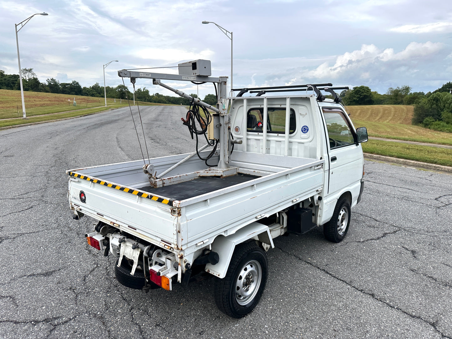 1992 DAIHATSU HIJET 4WD SCISSOR LIFT DUMP WITH CRANE — LOT#637
