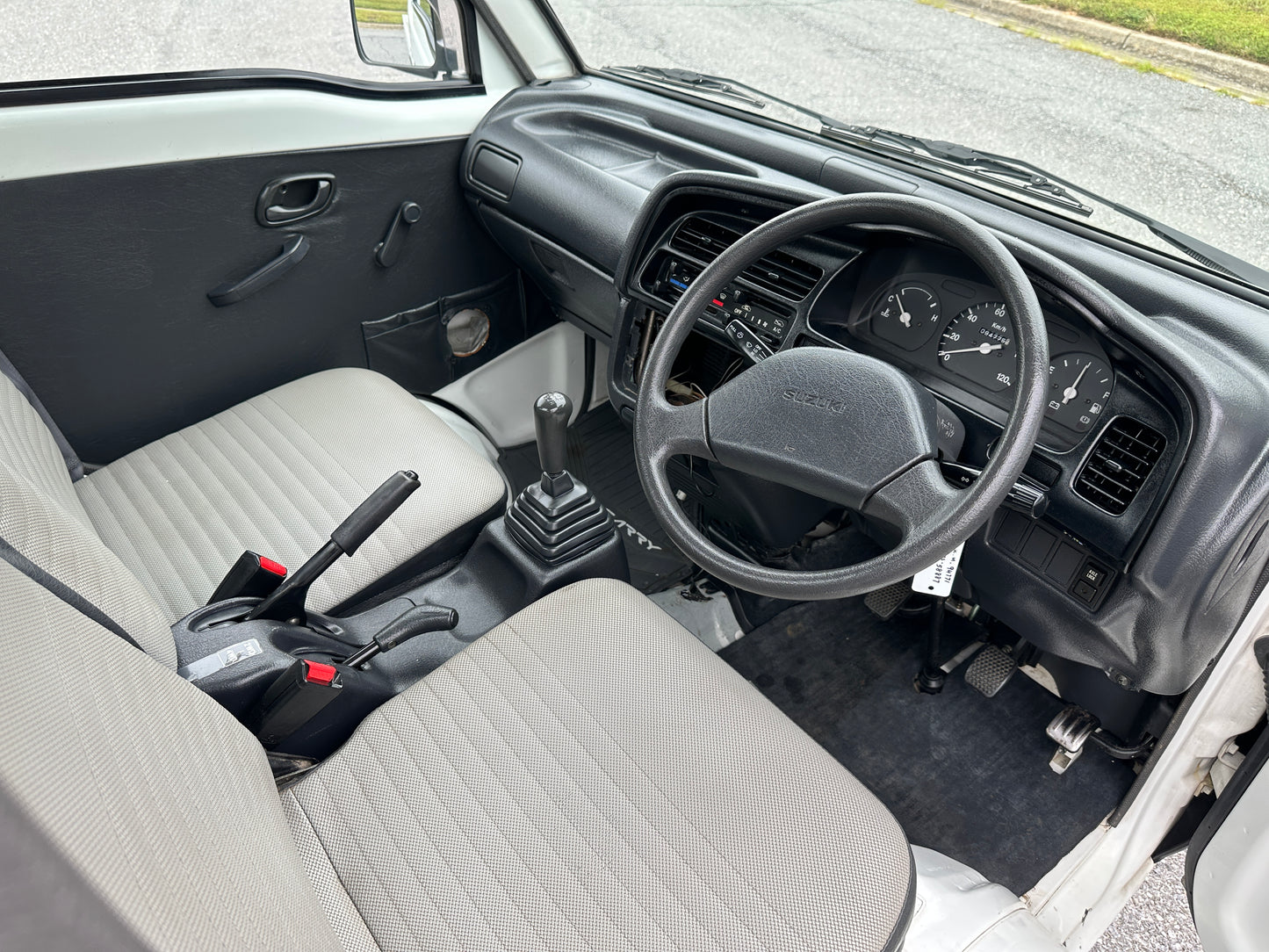 1997 SUZUKI CARRY 4WD - 5 SPEED - AIR CONDITIONING — LOT#623