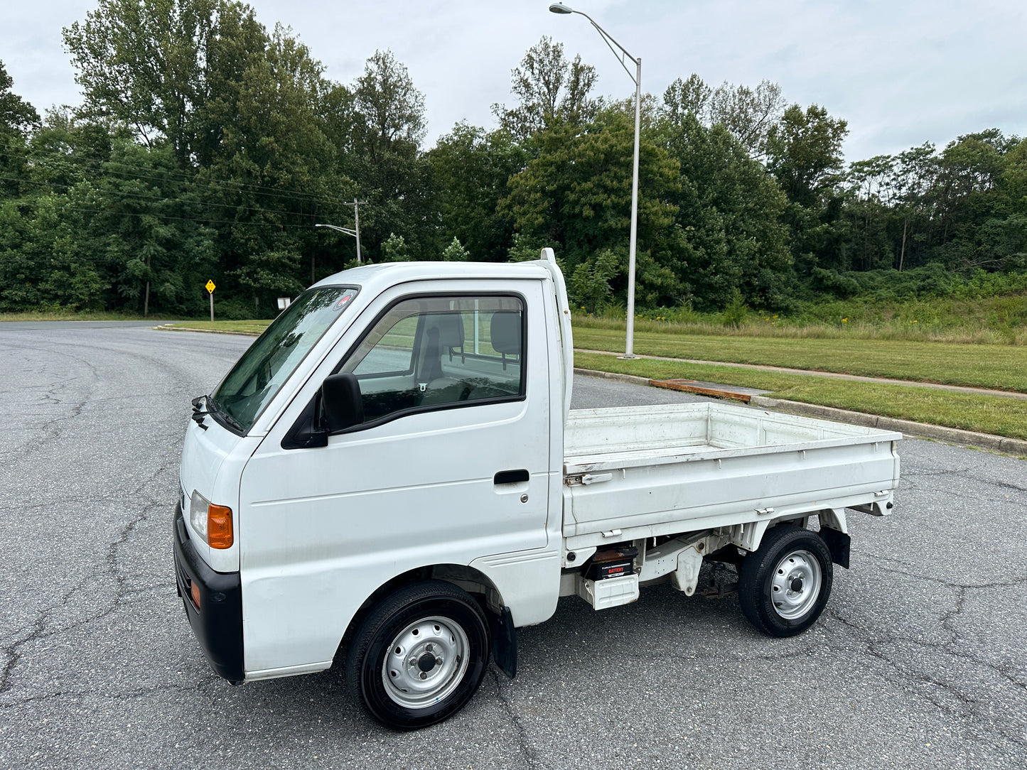 1997 SUZUKI CARRY 4WD - 5 SPEED - AIR CONDITIONING — LOT#623