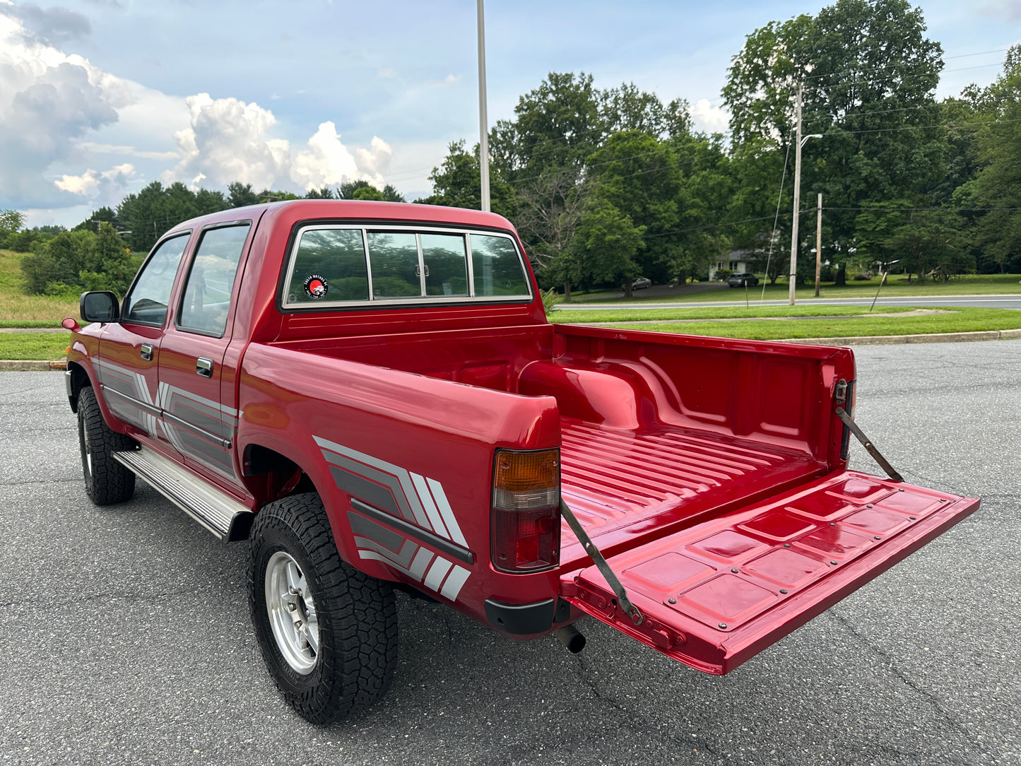 1992 TOYOTA HILUX DOUBLE CAB PICKUP 4WD - DIESEL & 5-SPEED