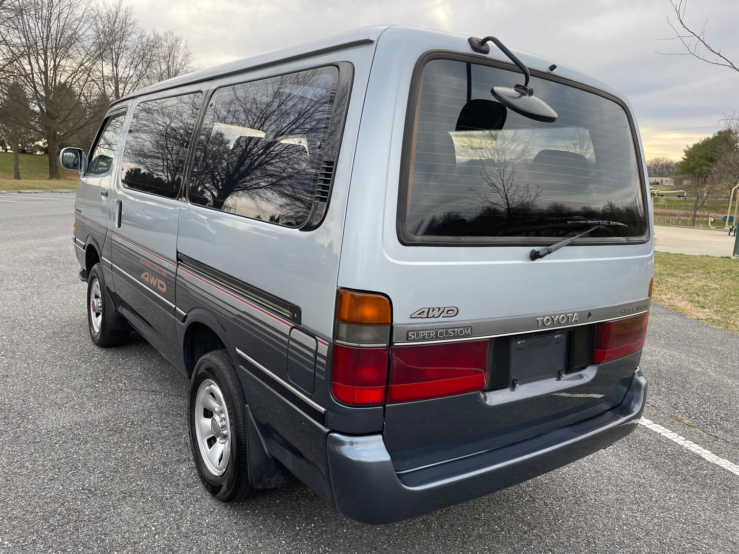 1991 TOYOTA HIACE SUPER CUSTOM LH107