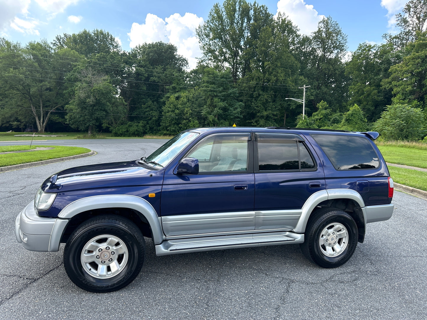 2000 TOYOTA HILUX SURF SSR-X RZN185 — 4-Cylinder Gas — LOT#590