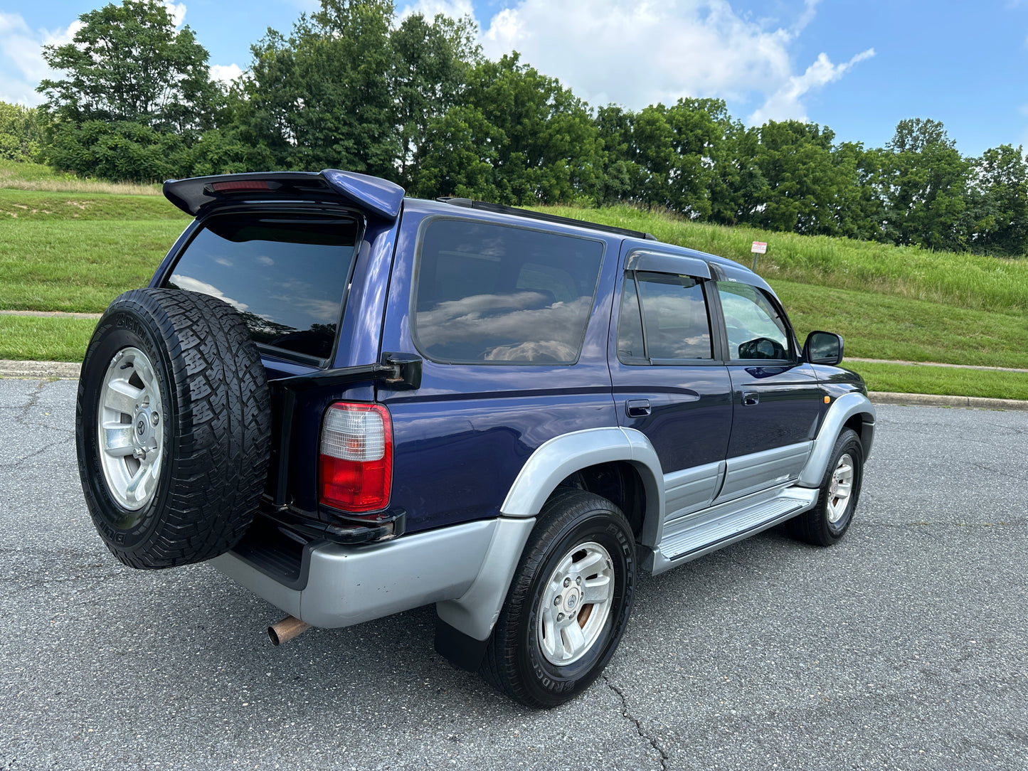 2000 TOYOTA HILUX SURF SSR-X RZN185 — 4-Cylinder Gas — LOT#590