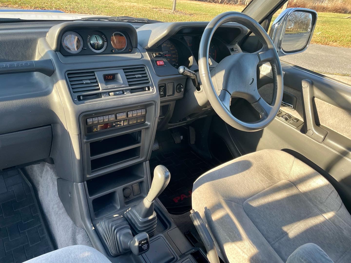 1991 MITSUBISHI PAJERO V44W
