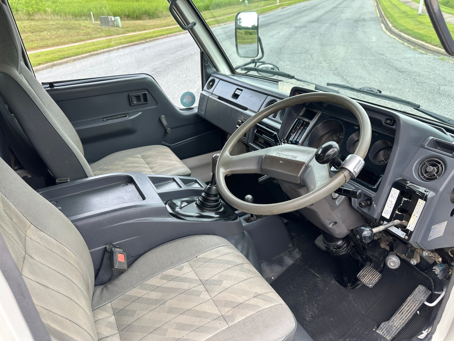 1993 TOYOTA DYNA 3-WAY DUMP TRUCK - 4WD - DIESEL— LOT#578