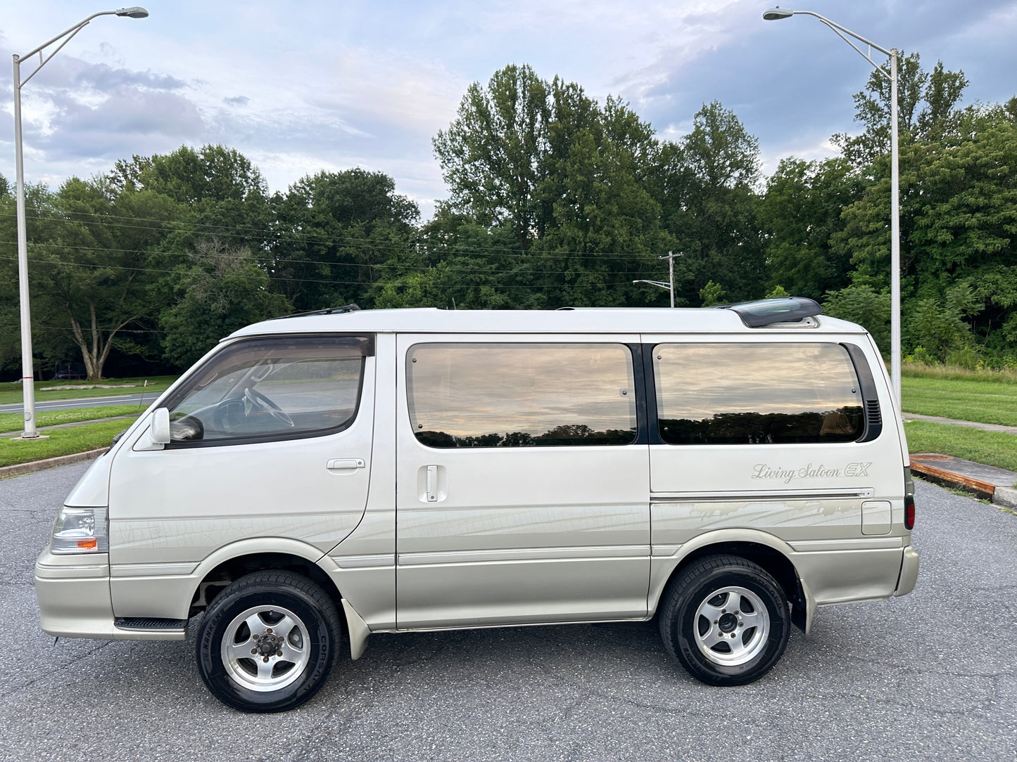 1999 TOYOTA HIACE SUPER CUSTOM LIVING SALOON EX 4WD — INTERCOOLER TURBO DIESEL — LOT#593