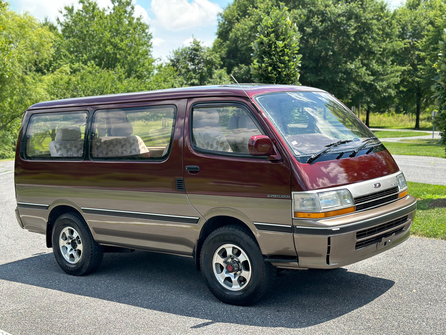 1990 TOYOTA HIACE SUPER CUSTOM LH107