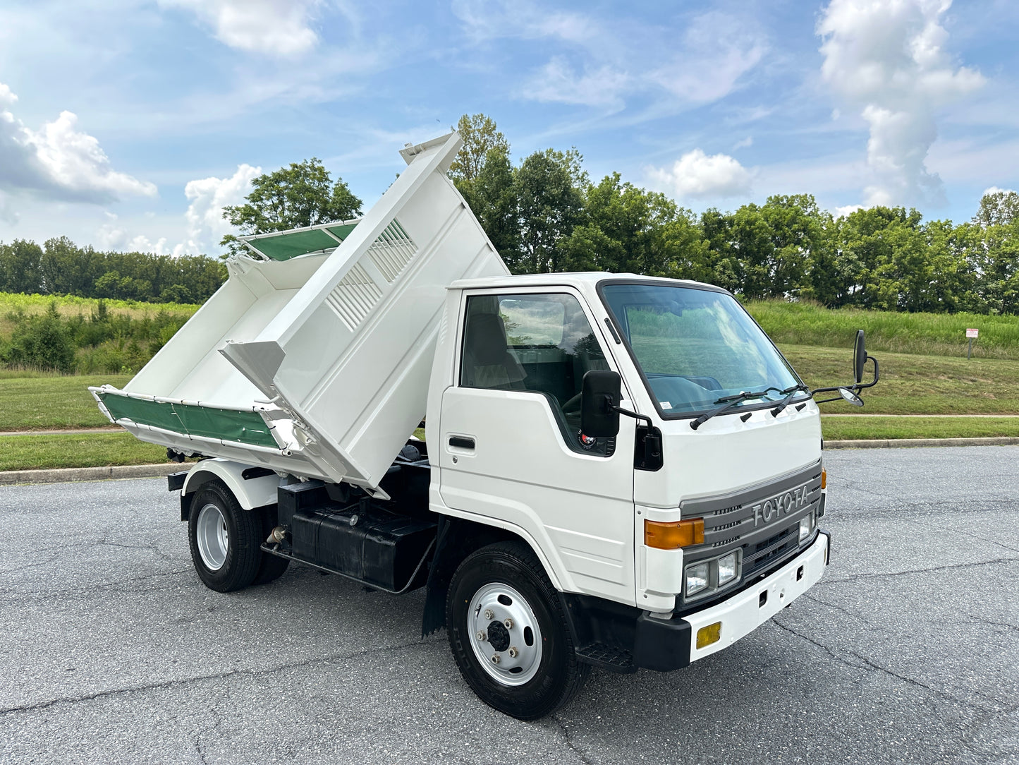 1993 TOYOTA DYNA 3-WAY DUMP TRUCK - 4WD - DIESEL— LOT#578