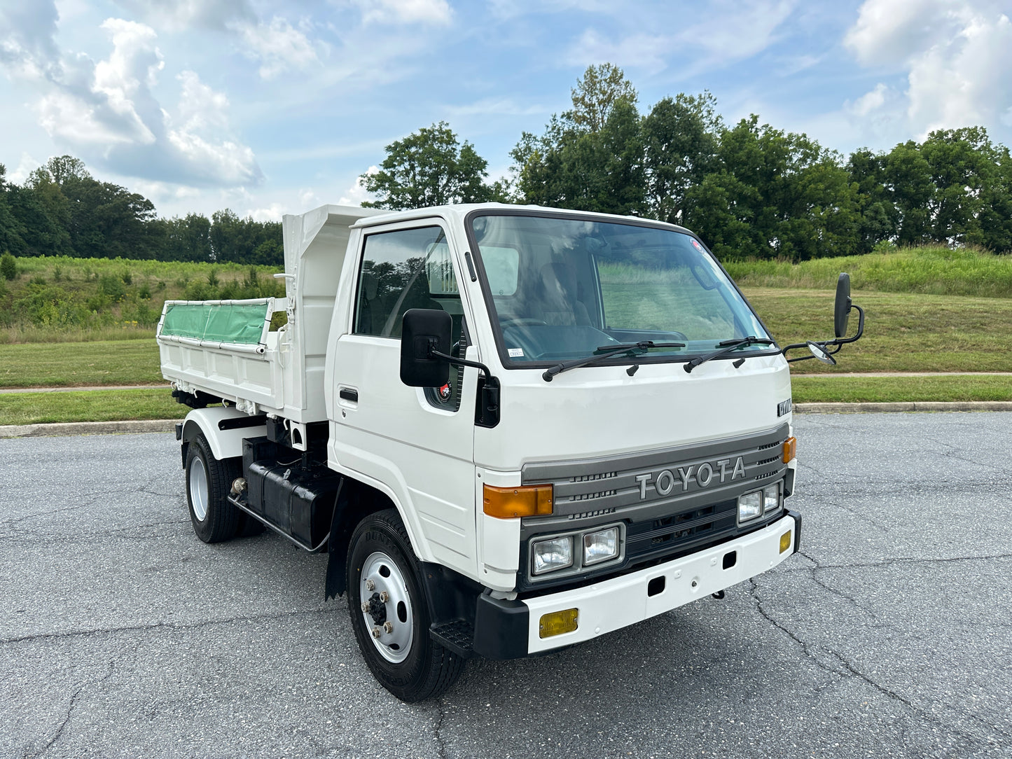 1993 TOYOTA DYNA 3-WAY DUMP TRUCK - 4WD - DIESEL— LOT#578