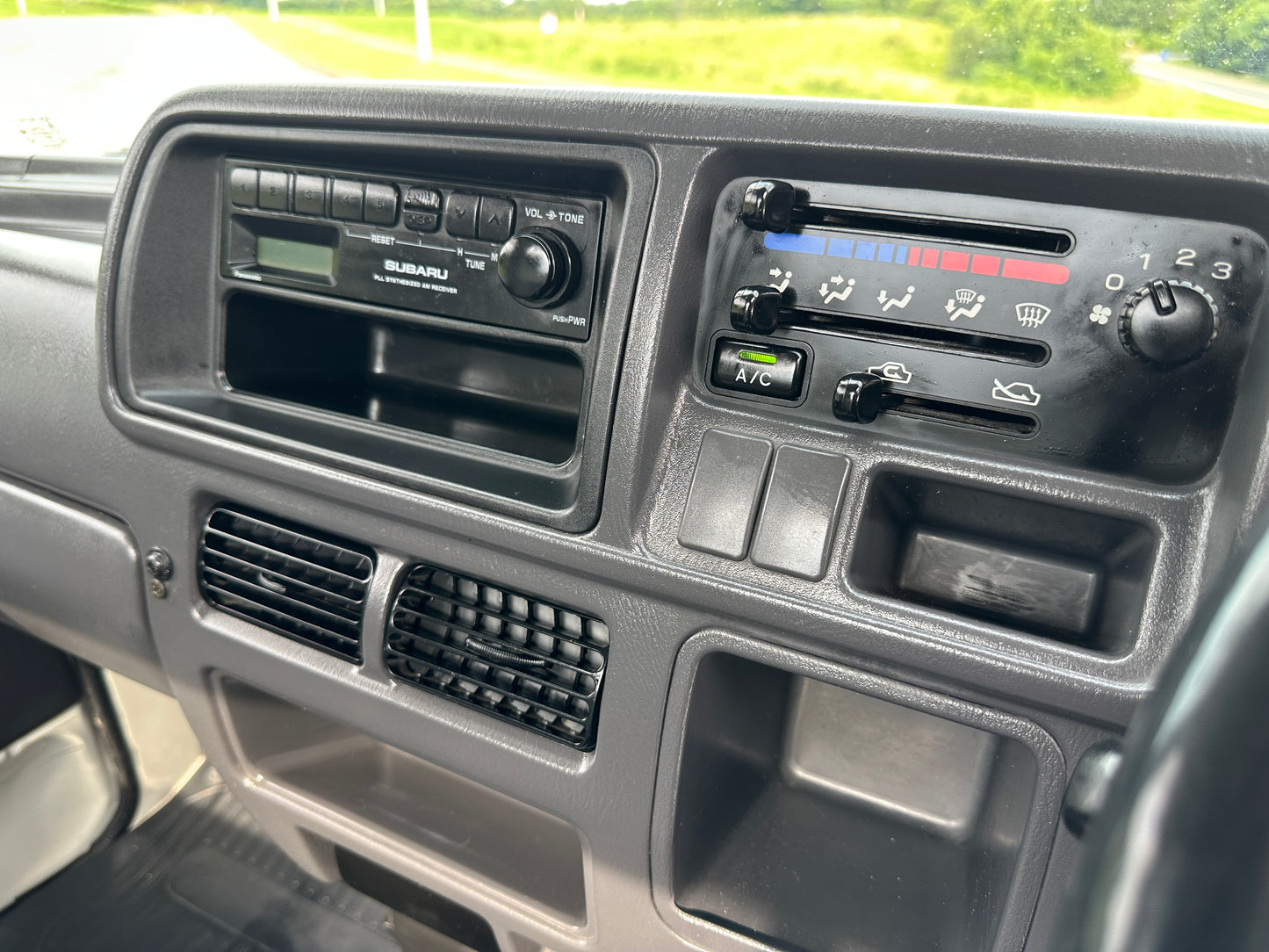 2000 SUBARU SAMBAR 4WD - A/C - FUEL INJECTION & AIRBAG — LOT 600