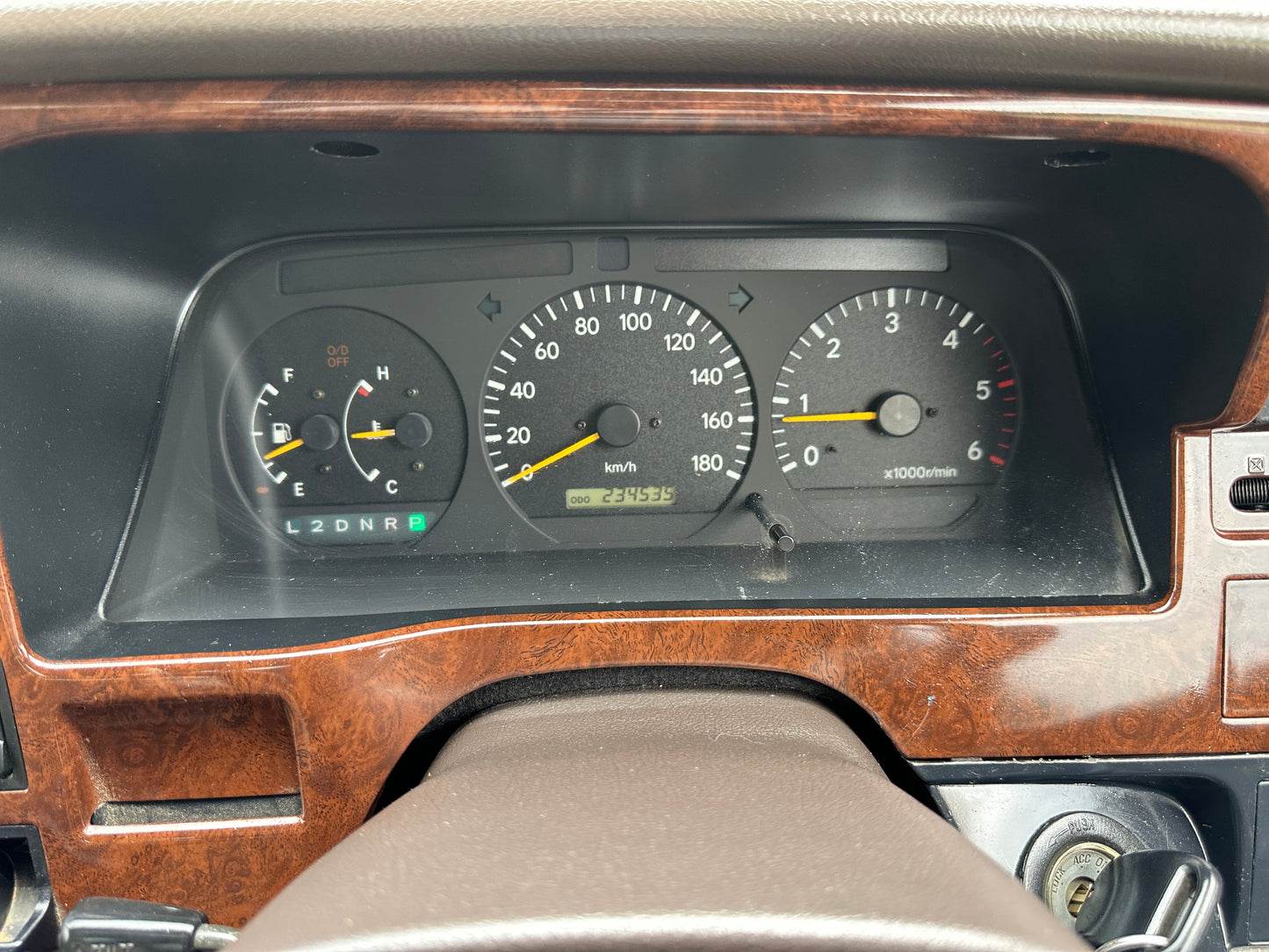 1999 TOYOTA HIACE SUPER CUSTOM LIVING SALOON EX 4WD - INTERCOOLED TURBO DIESEL — LOT#909