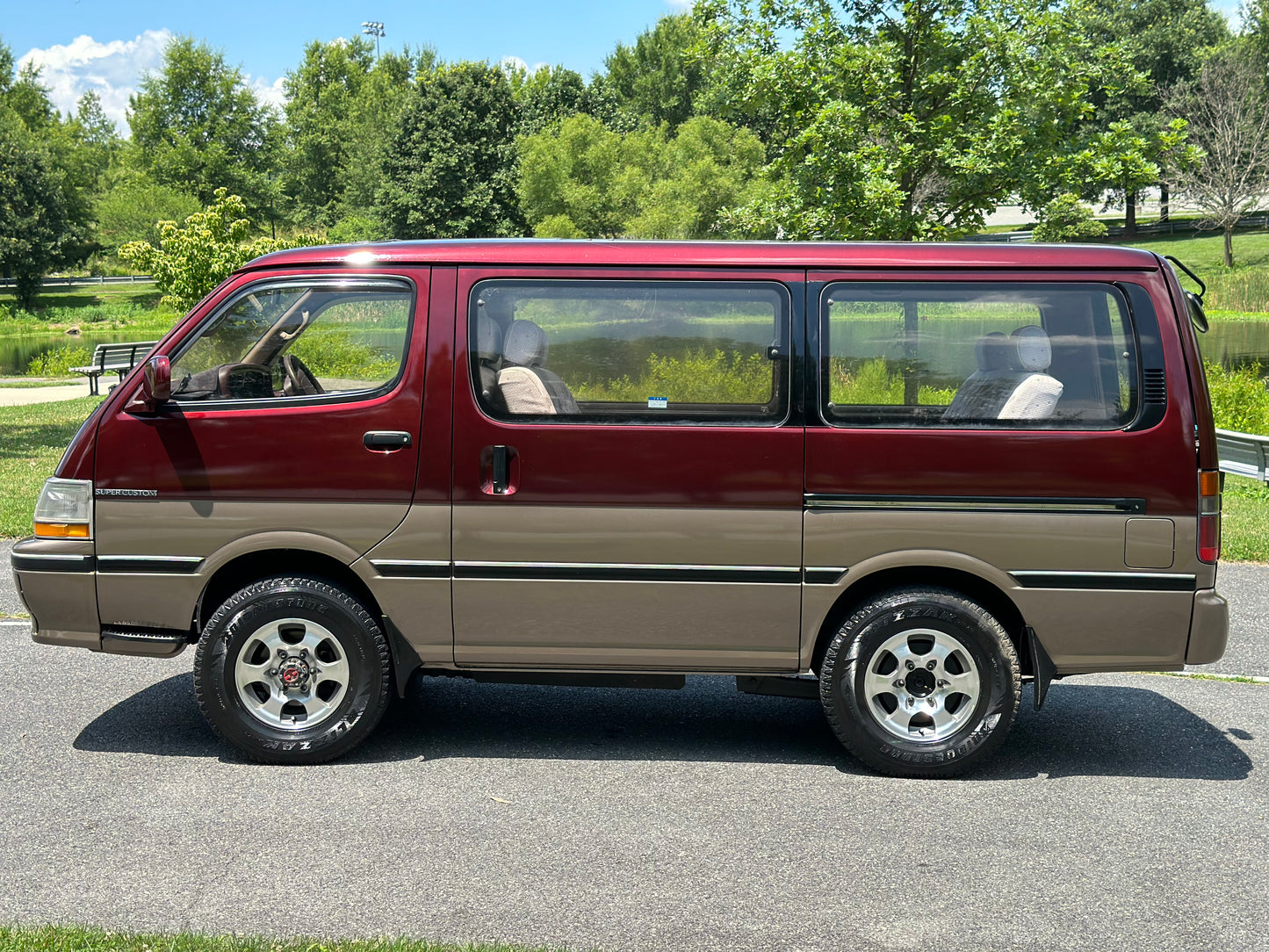 1990 TOYOTA HIACE SUPER CUSTOM LH107