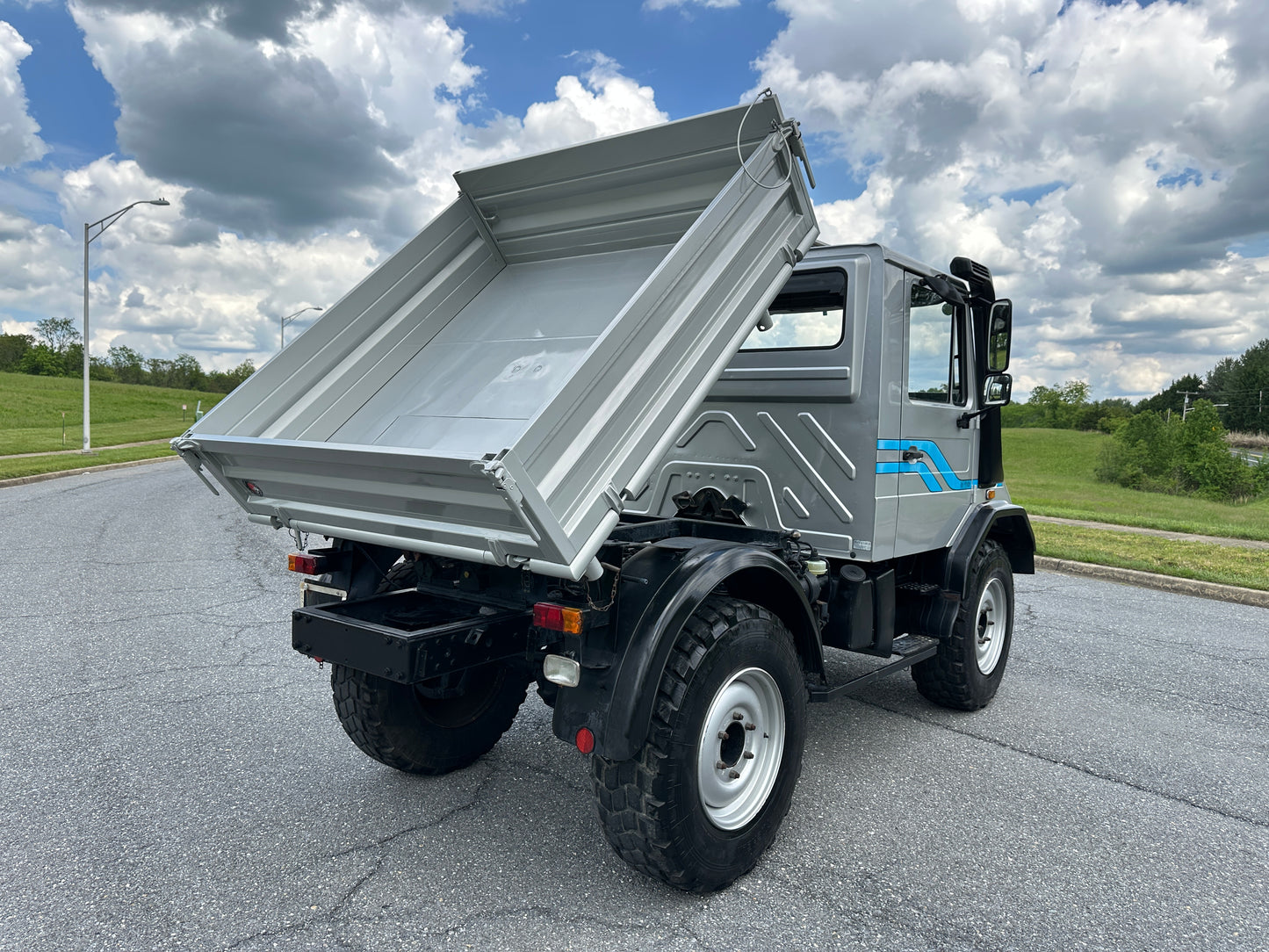 1993 MERCEDES BENZ UNIMOG 408-Series U90 3-WAY DUMP TRUCK