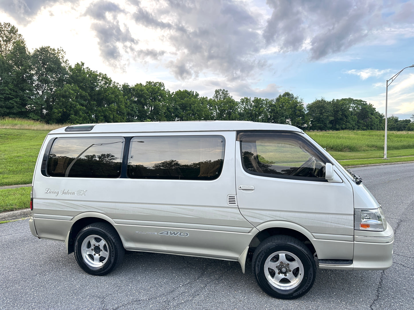 1999 TOYOTA HIACE SUPER CUSTOM LIVING SALOON EX 4WD — INTERCOOLER TURBO DIESEL — LOT#593