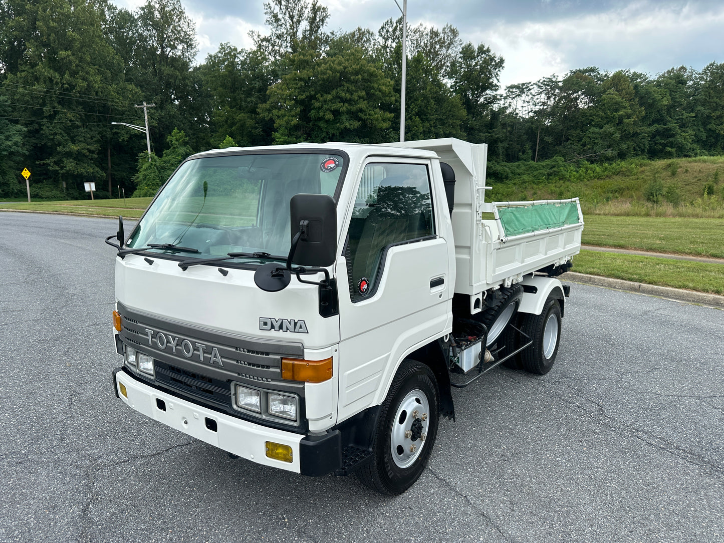 1993 TOYOTA DYNA 3-WAY DUMP TRUCK - 4WD - DIESEL— LOT#578