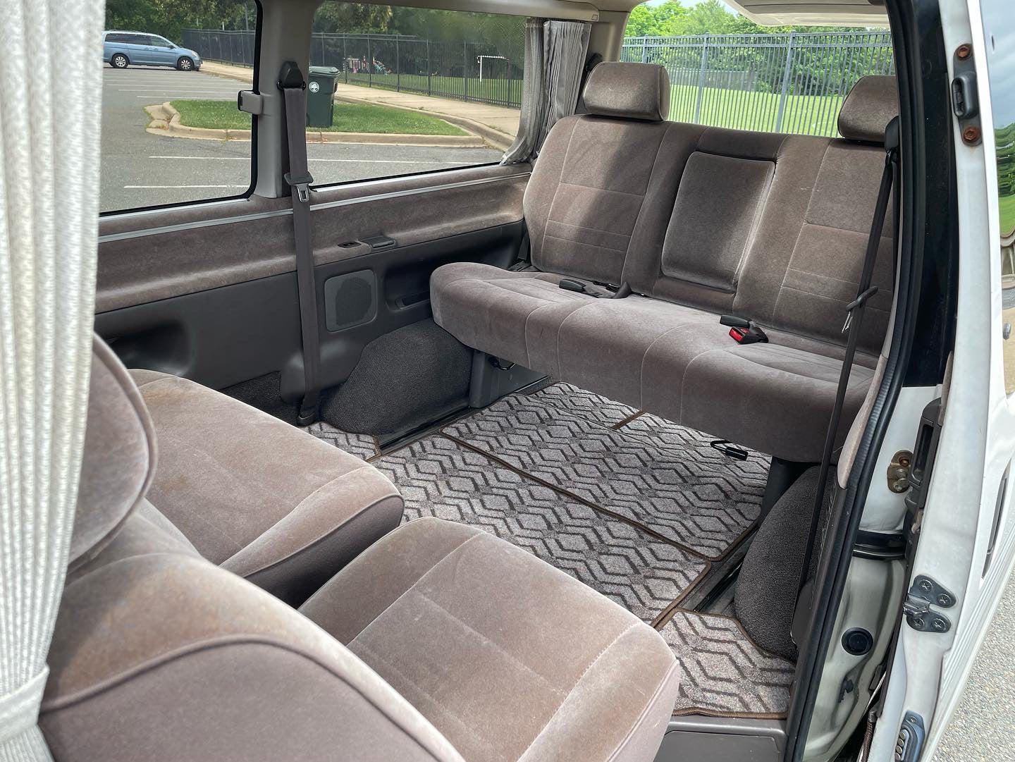 1996 TOYOTA HIACE SUPER CUSTOM LIVING SALOON EX KZH100