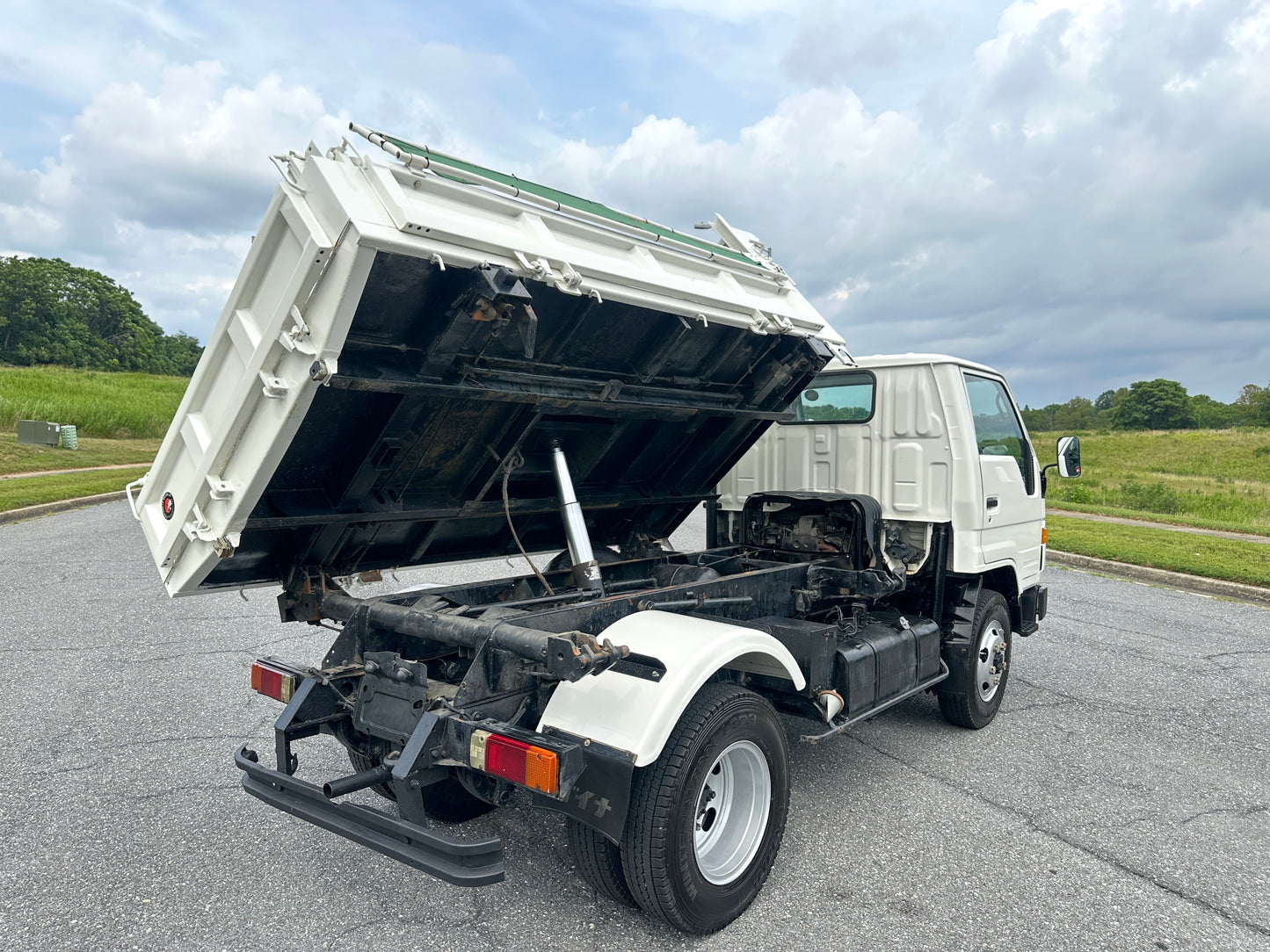 1993 TOYOTA DYNA 3-WAY DUMP TRUCK - 4WD - DIESEL— LOT#578
