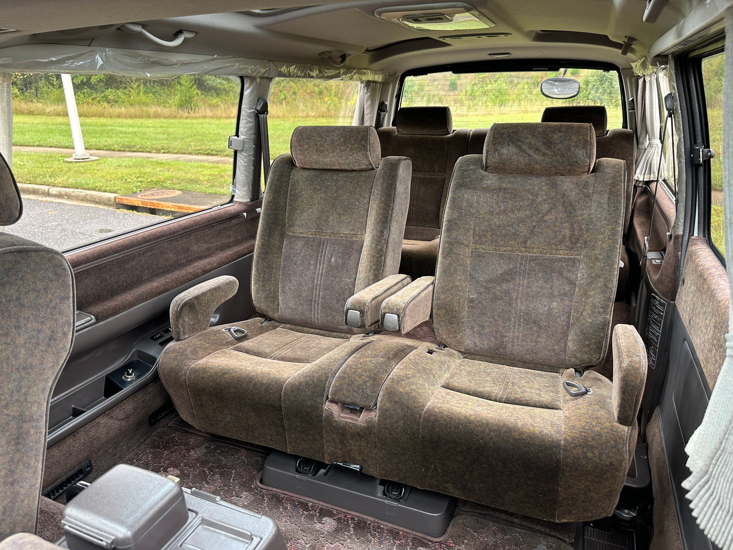1993 TOYOTA HIACE SUPER CUSTOM LIMITED 4WD - FULLY LOADED & ONLY 28k MILES — LOT#653