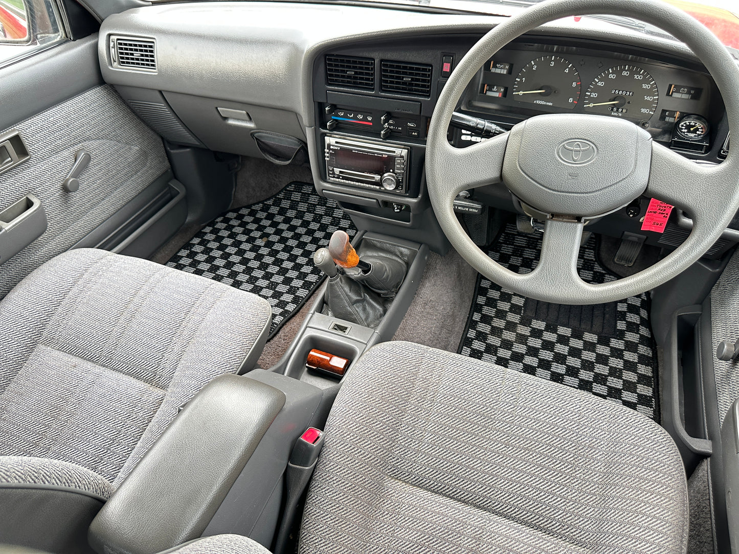 1992 TOYOTA HILUX DOUBLE CAB PICKUP 4WD - DIESEL & 5-SPEED