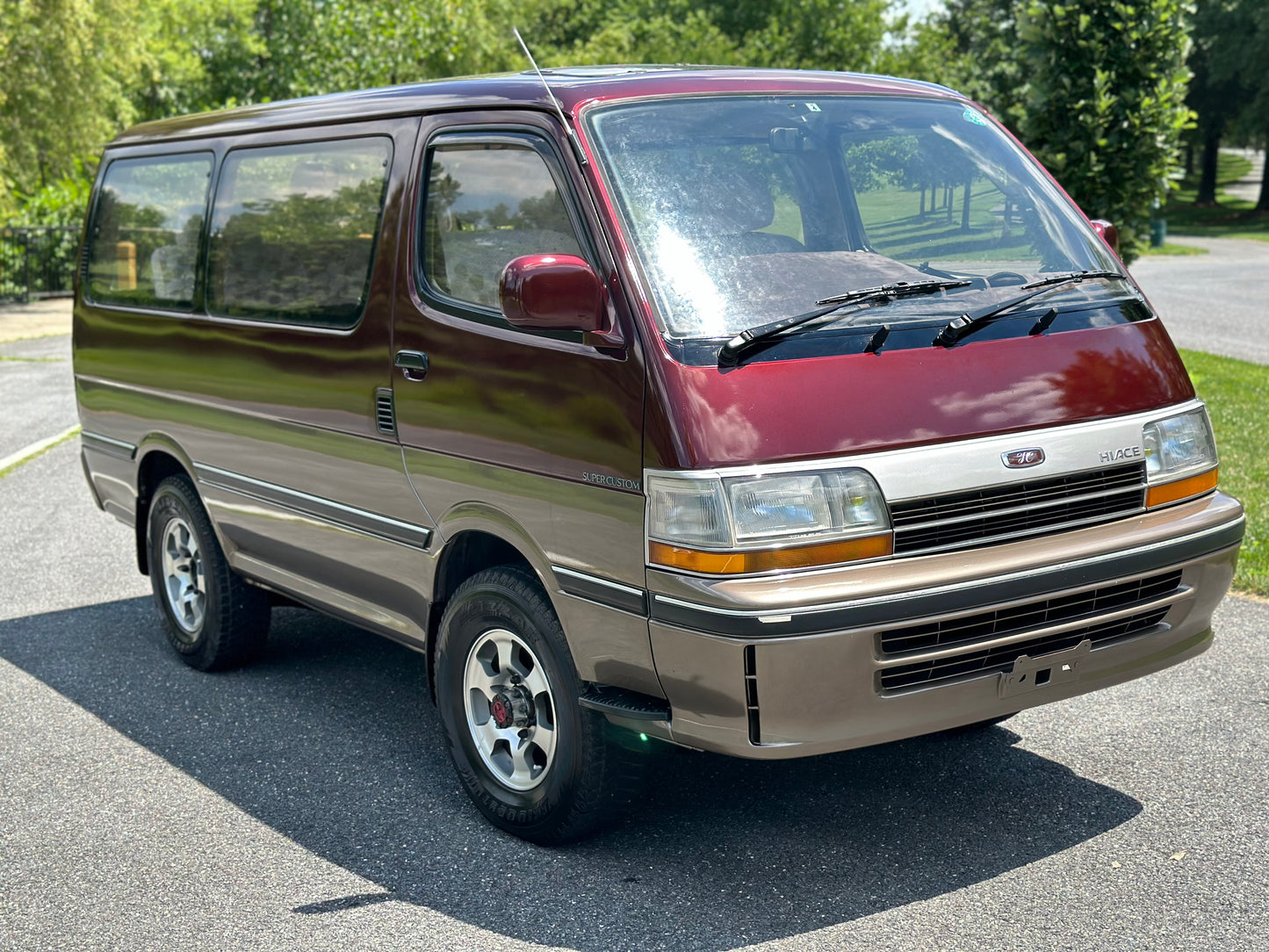 1990 TOYOTA HIACE SUPER CUSTOM LH107