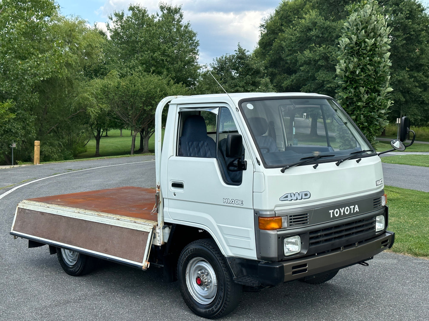 1987 TOYOTA HIACE LH85