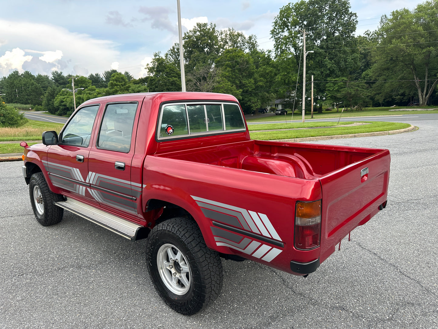 1992 TOYOTA HILUX DOUBLE CAB PICKUP 4WD - DIESEL & 5-SPEED