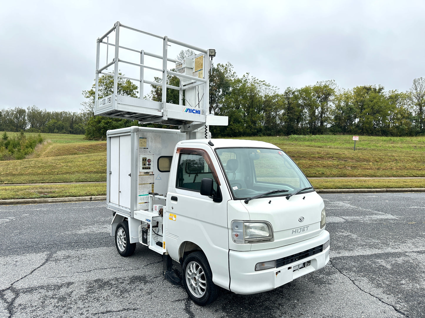 2000 DAIHATSU HIJET AERIAL WORK PLATFORM TRUCK 4WD - A/C - FUEL INJECTION & DUAL RANGE TRANSFERCASE — LOT#645