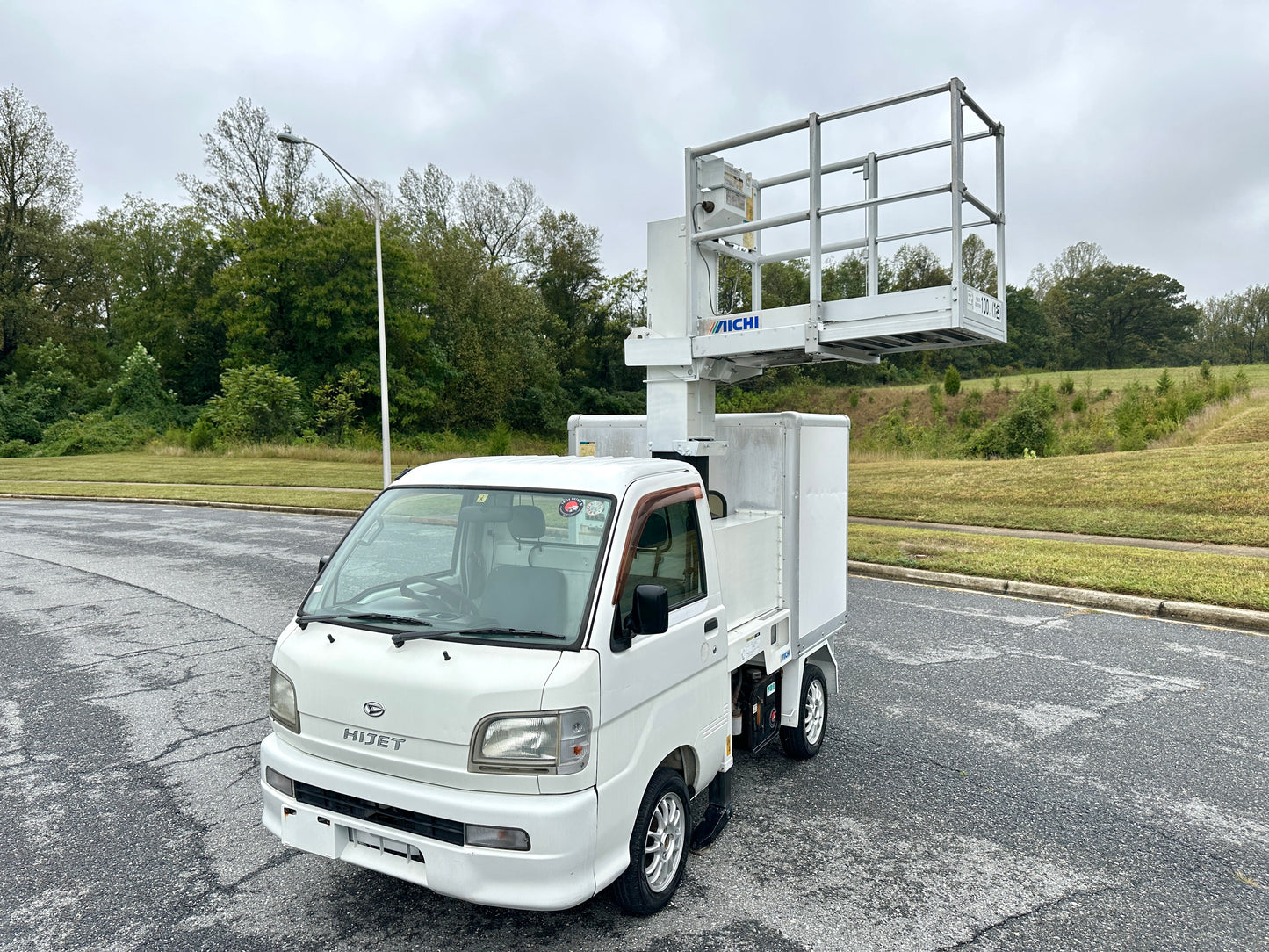 2000 DAIHATSU HIJET AERIAL WORK PLATFORM TRUCK 4WD - A/C - FUEL INJECTION & DUAL RANGE TRANSFERCASE — LOT#645
