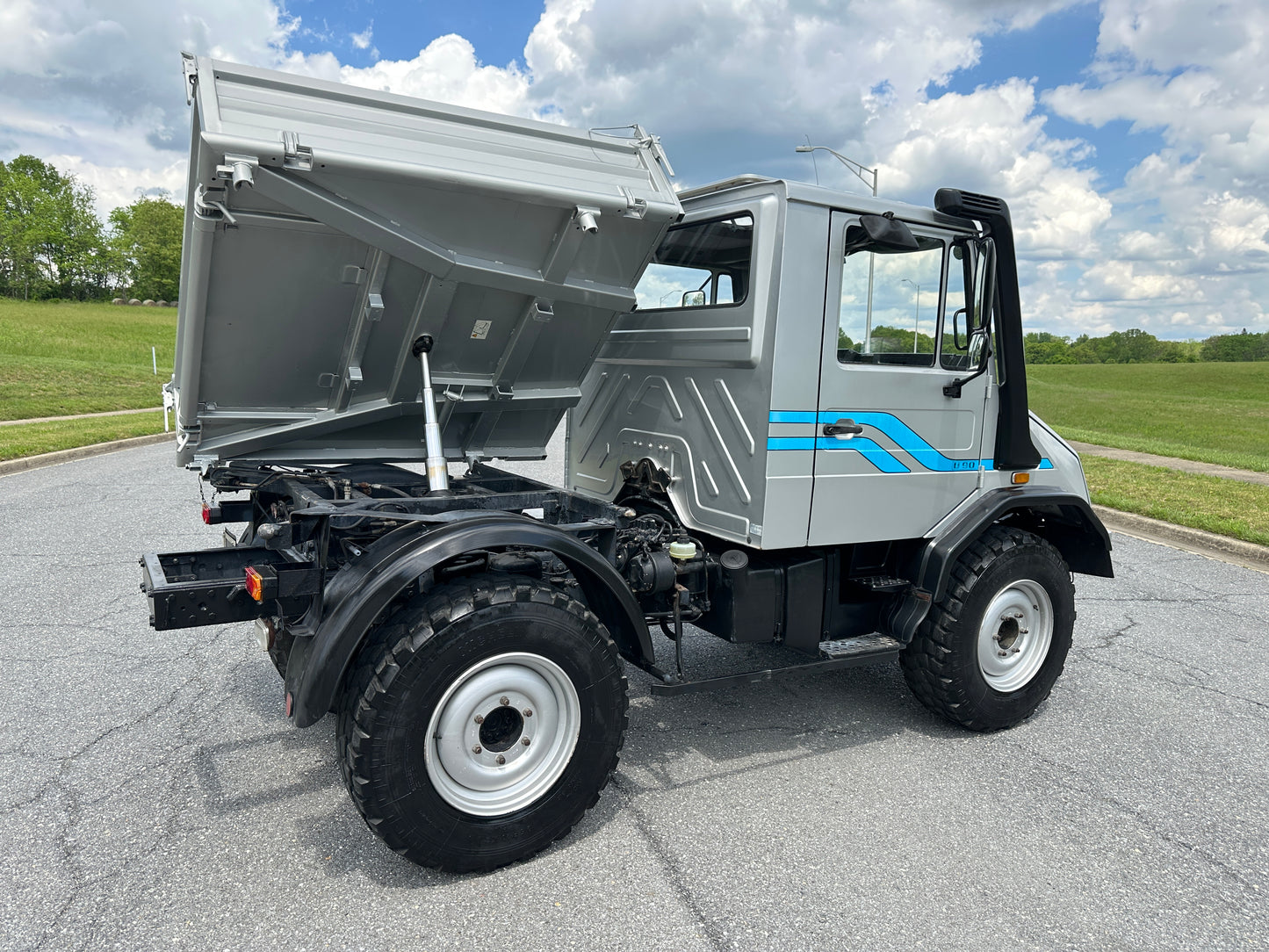 1993 MERCEDES BENZ UNIMOG 408-Series U90 3-WAY DUMP TRUCK
