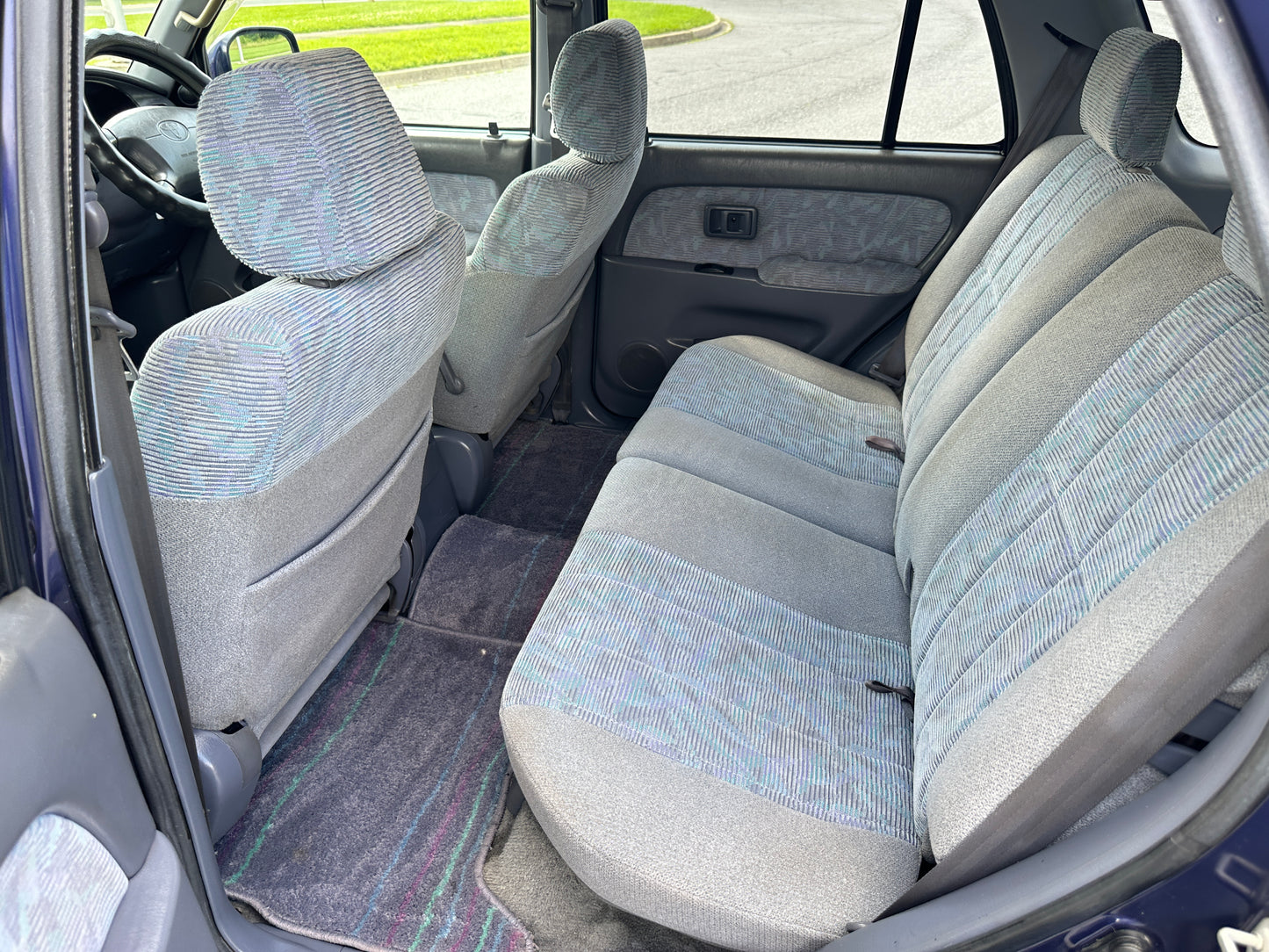 2000 TOYOTA HILUX SURF SSR-X RZN185 — 4-Cylinder Gas — LOT#590