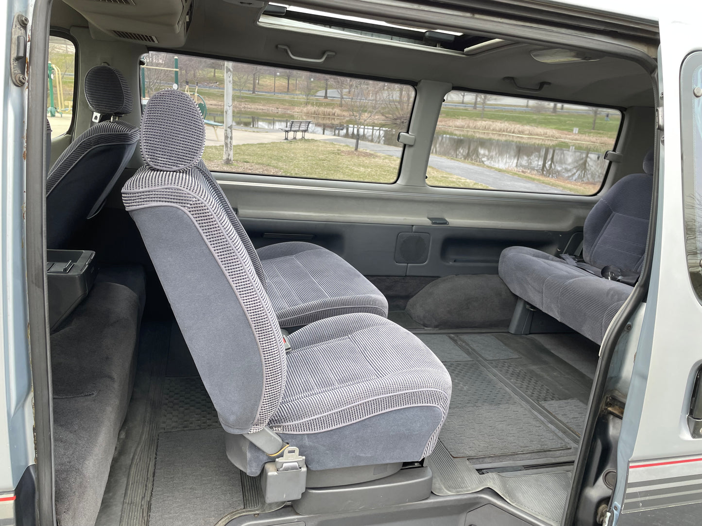 1991 TOYOTA HIACE SUPER CUSTOM LH107
