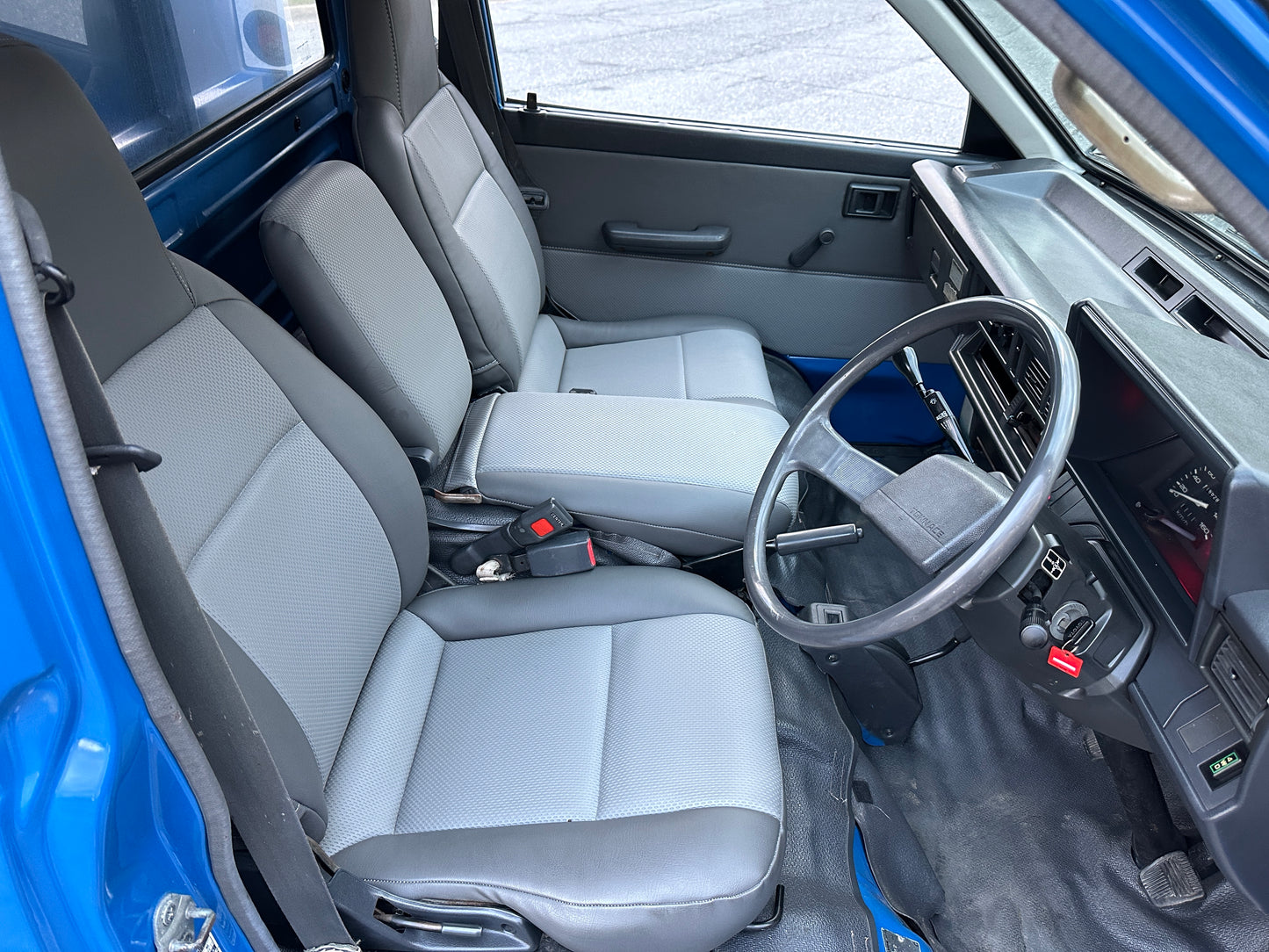 1990 TOYOTA TOWNACE HIGH-SIDE DUMP YM60