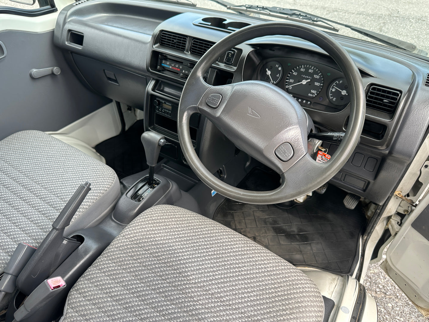 2000 DAIHATSU HIJET TWIN CAM 4WD - AUTOMATIC - A/C — LOT#638