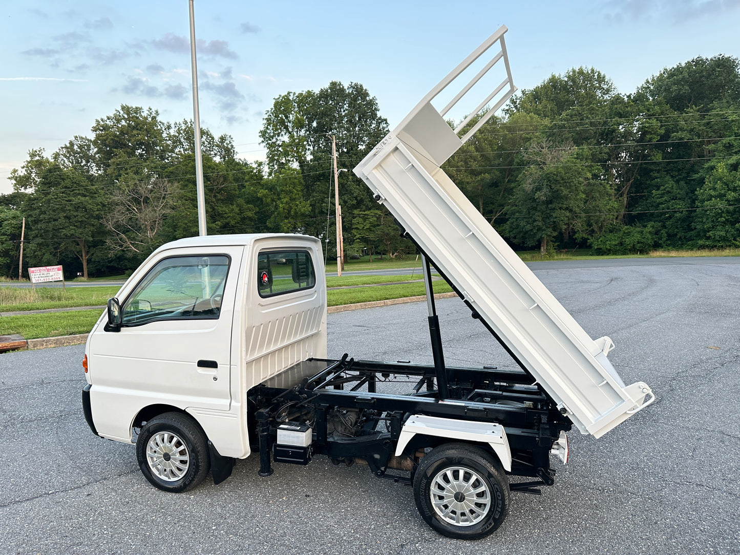 1997 SUZUKI CARRY SCISSOR-LIFT DUMP 4WD — LOT#581