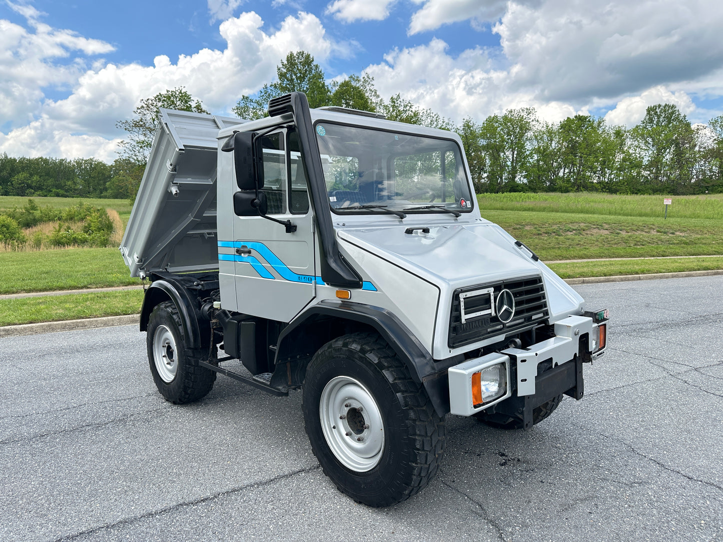 1993 MERCEDES BENZ UNIMOG 408-Series U90 3-WAY DUMP TRUCK