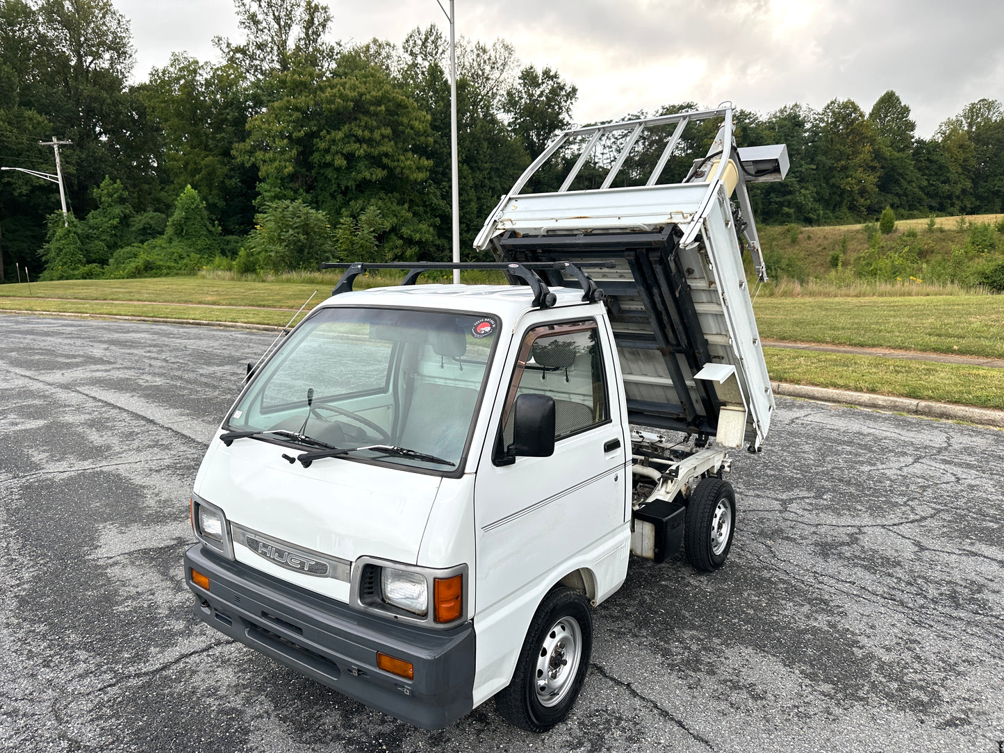 1992 DAIHATSU HIJET 4WD SCISSOR LIFT DUMP WITH CRANE — LOT#637