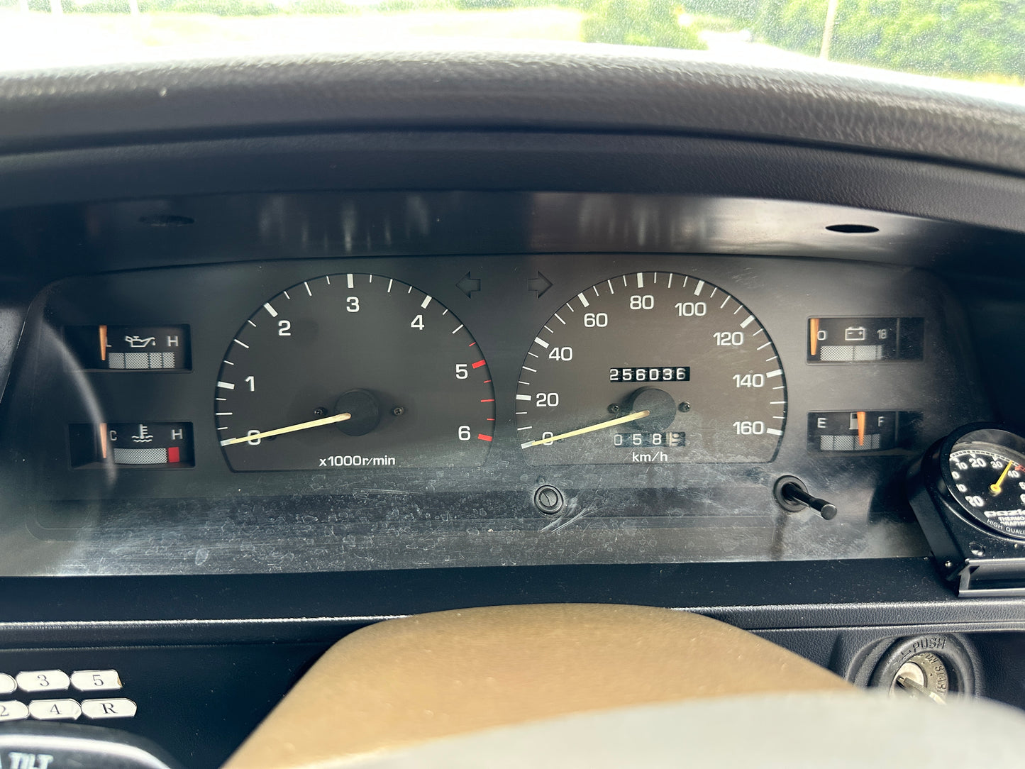 1992 TOYOTA HILUX DOUBLE CAB PICKUP 4WD - DIESEL & 5-SPEED