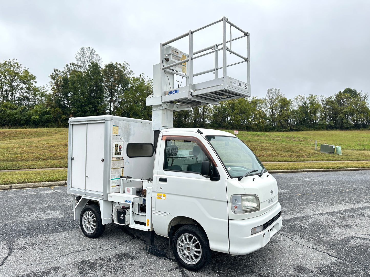 2000 DAIHATSU HIJET AERIAL WORK PLATFORM TRUCK 4WD - A/C - FUEL INJECTION & DUAL RANGE TRANSFERCASE — LOT#645