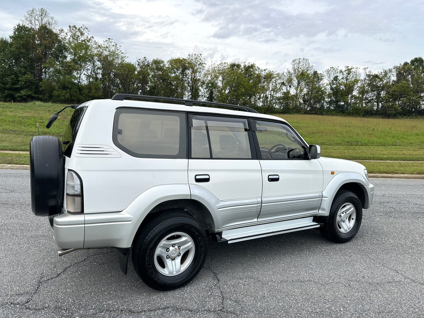 2000 Toyota Land Cruiser Prado TX Limited 4WD - 4 Cylinder Gasoline — LOT#682