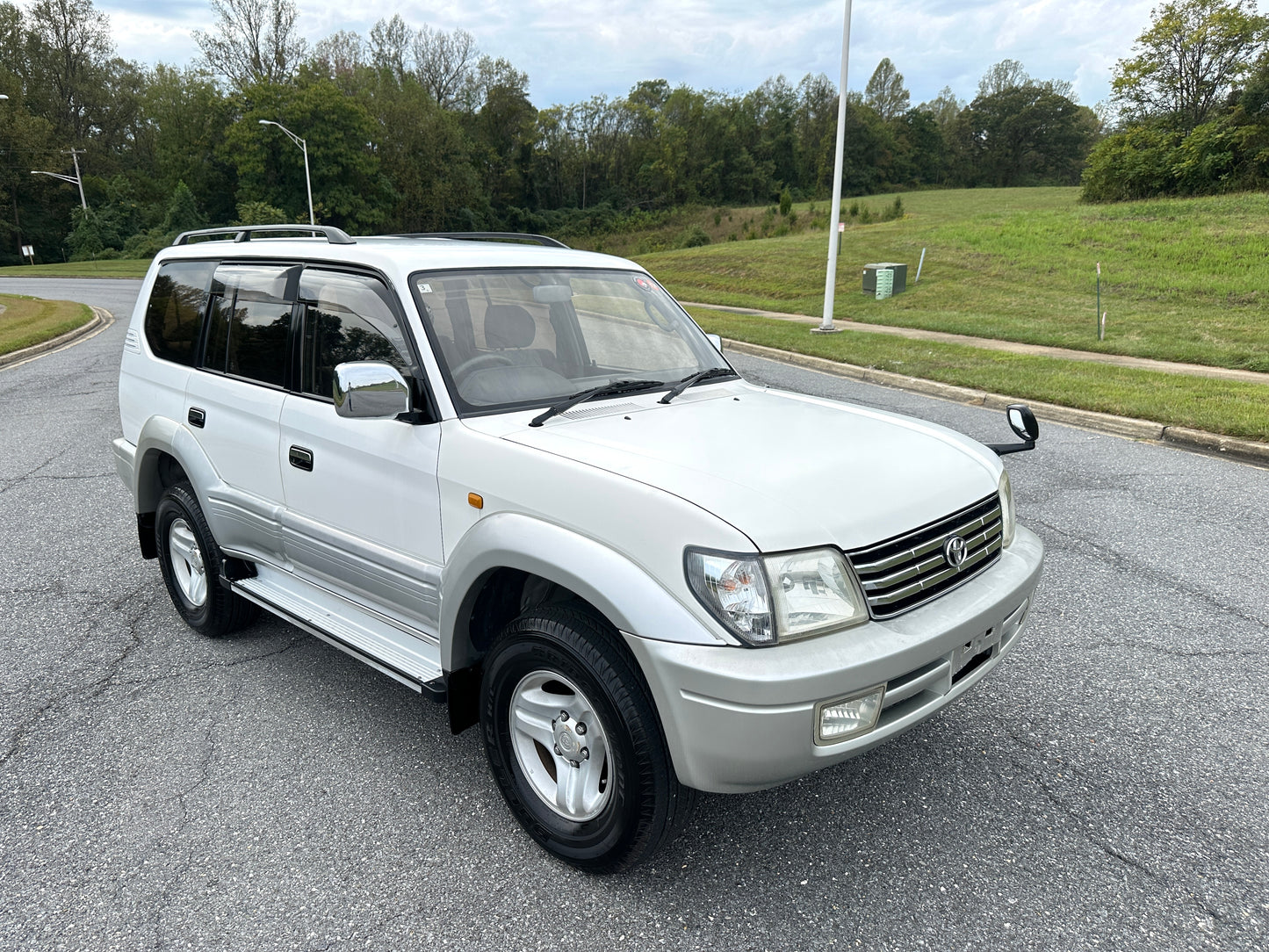 2000 Toyota Land Cruiser Prado TX Limited 4WD - 4 Cylinder Gasoline — LOT#682