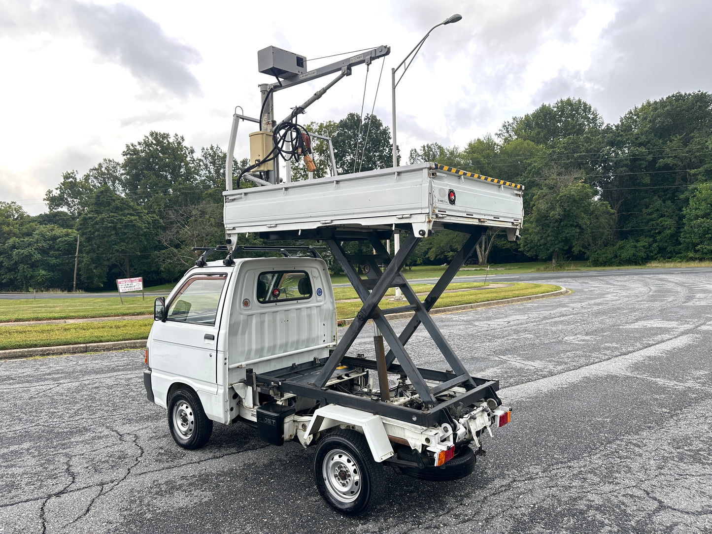 1992 DAIHATSU HIJET 4WD SCISSOR LIFT DUMP WITH CRANE — LOT#637