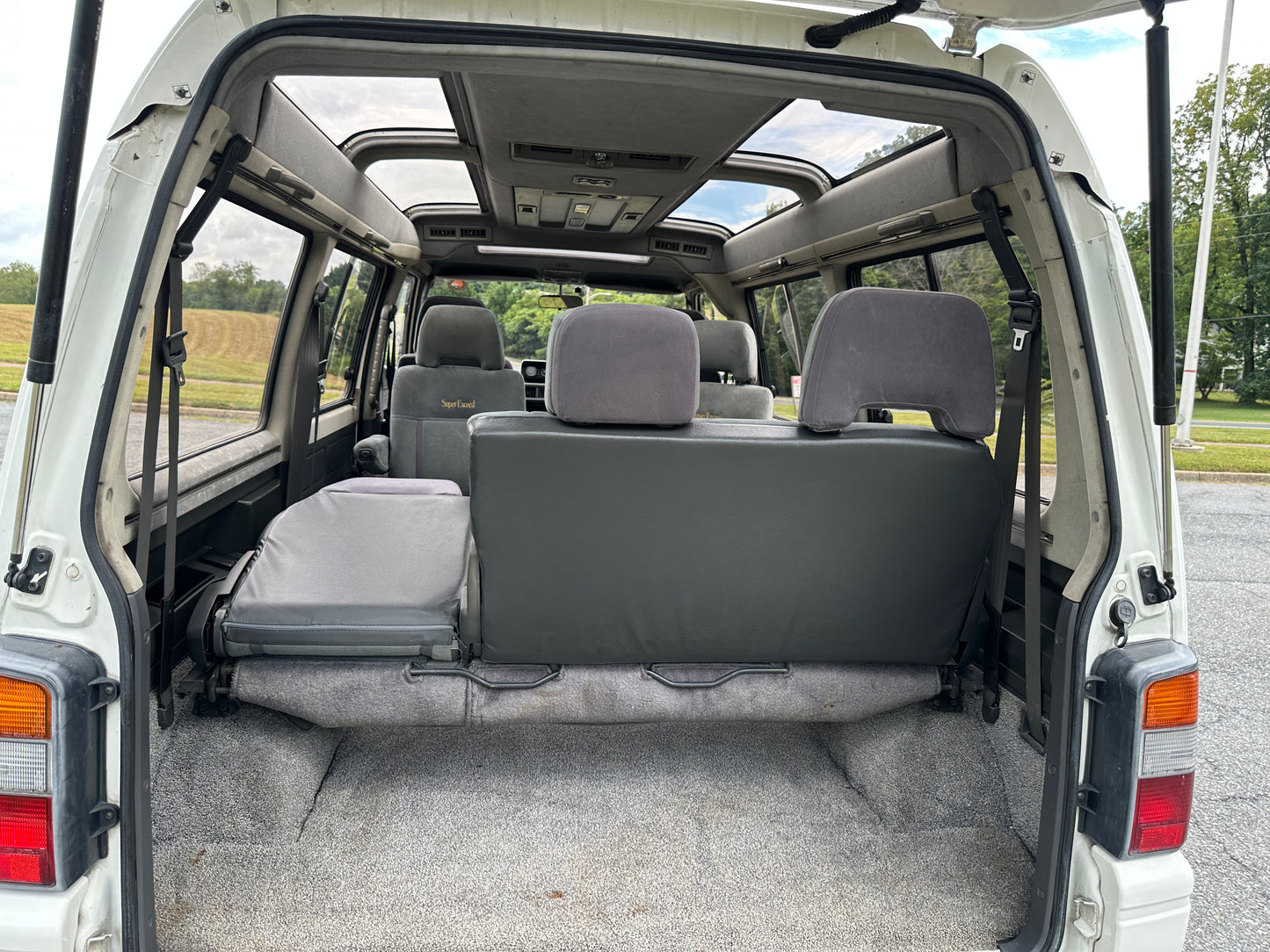 1992 MITSUBISHI DELICA STAR WAGON 4WD SUPER EXCEED - TURBO DIESEL — LOT#633