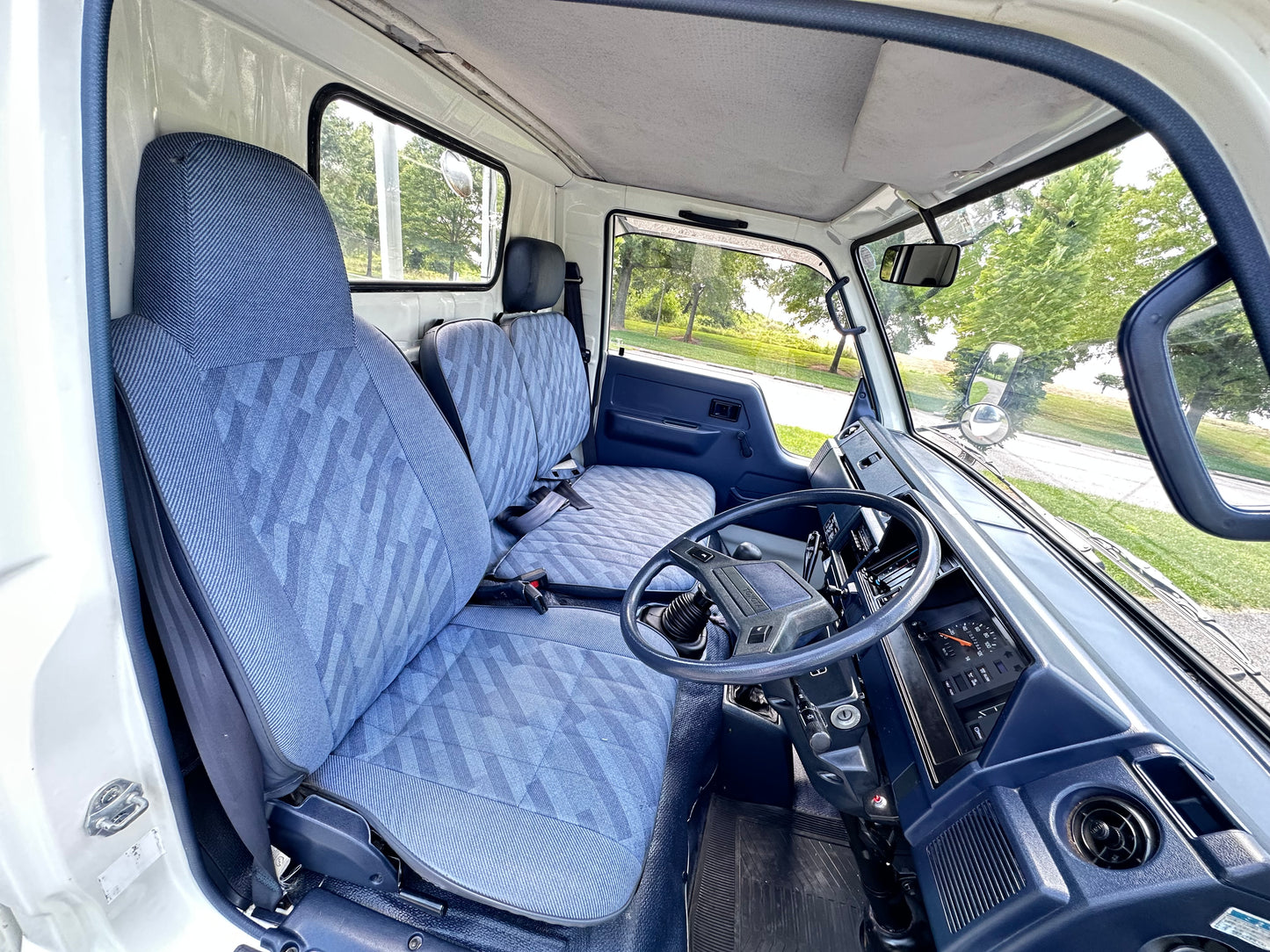 1990 TOYOTA HIACE LH85