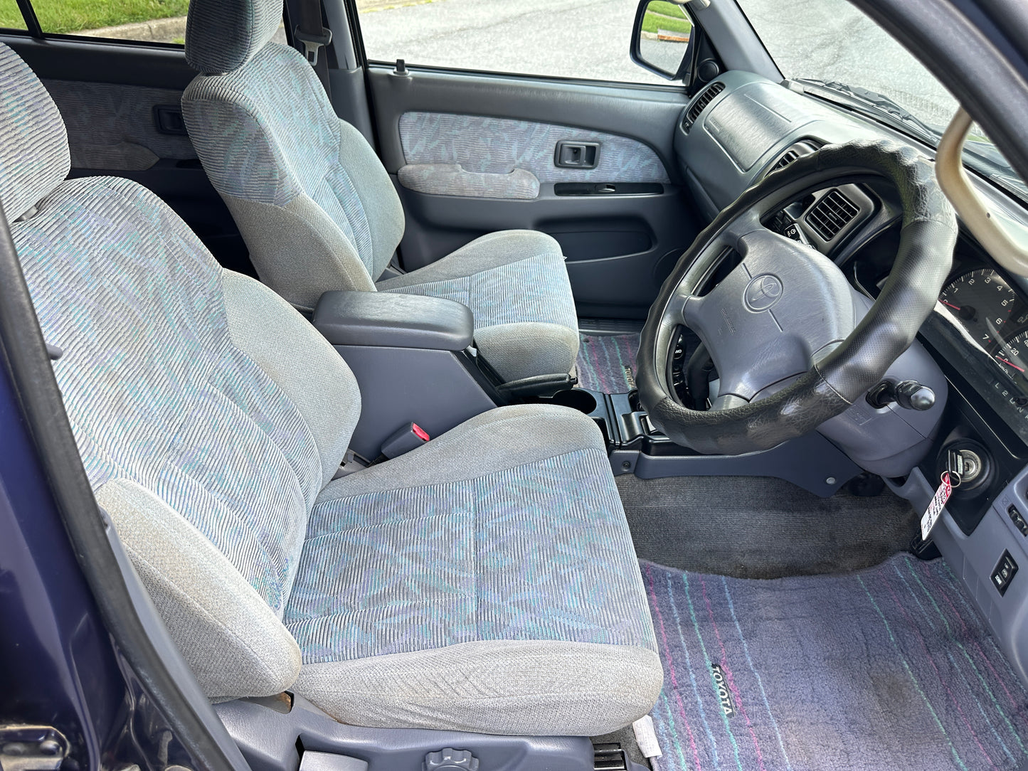 2000 TOYOTA HILUX SURF SSR-X RZN185 — 4-Cylinder Gas — LOT#590